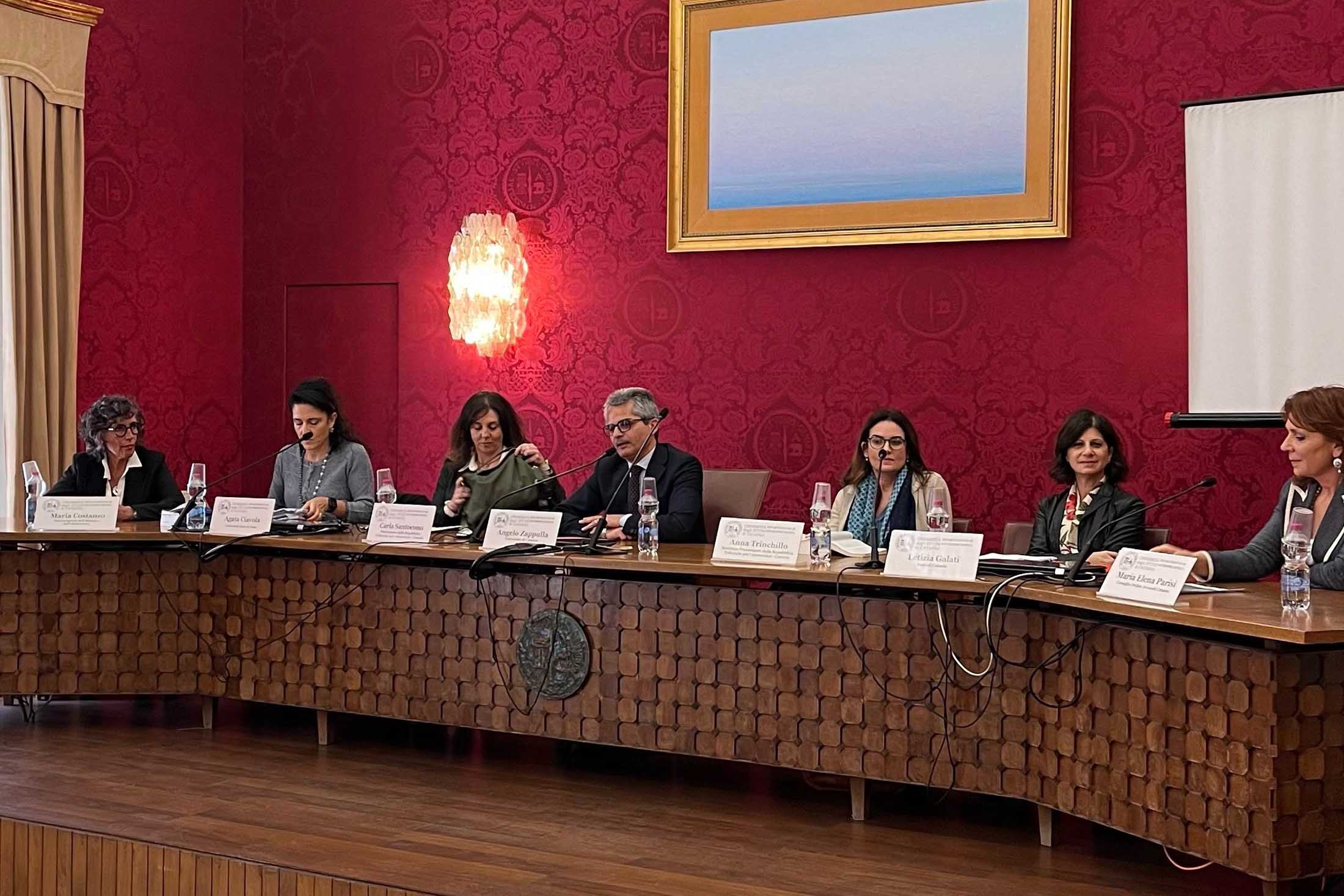 In foto da sinistra Maria Costanzo, Agata Ciavola, Carla Santocono, Angelo Zappulla, Anna Trinchillo, Letizia Galati, Maria Elena Parisi