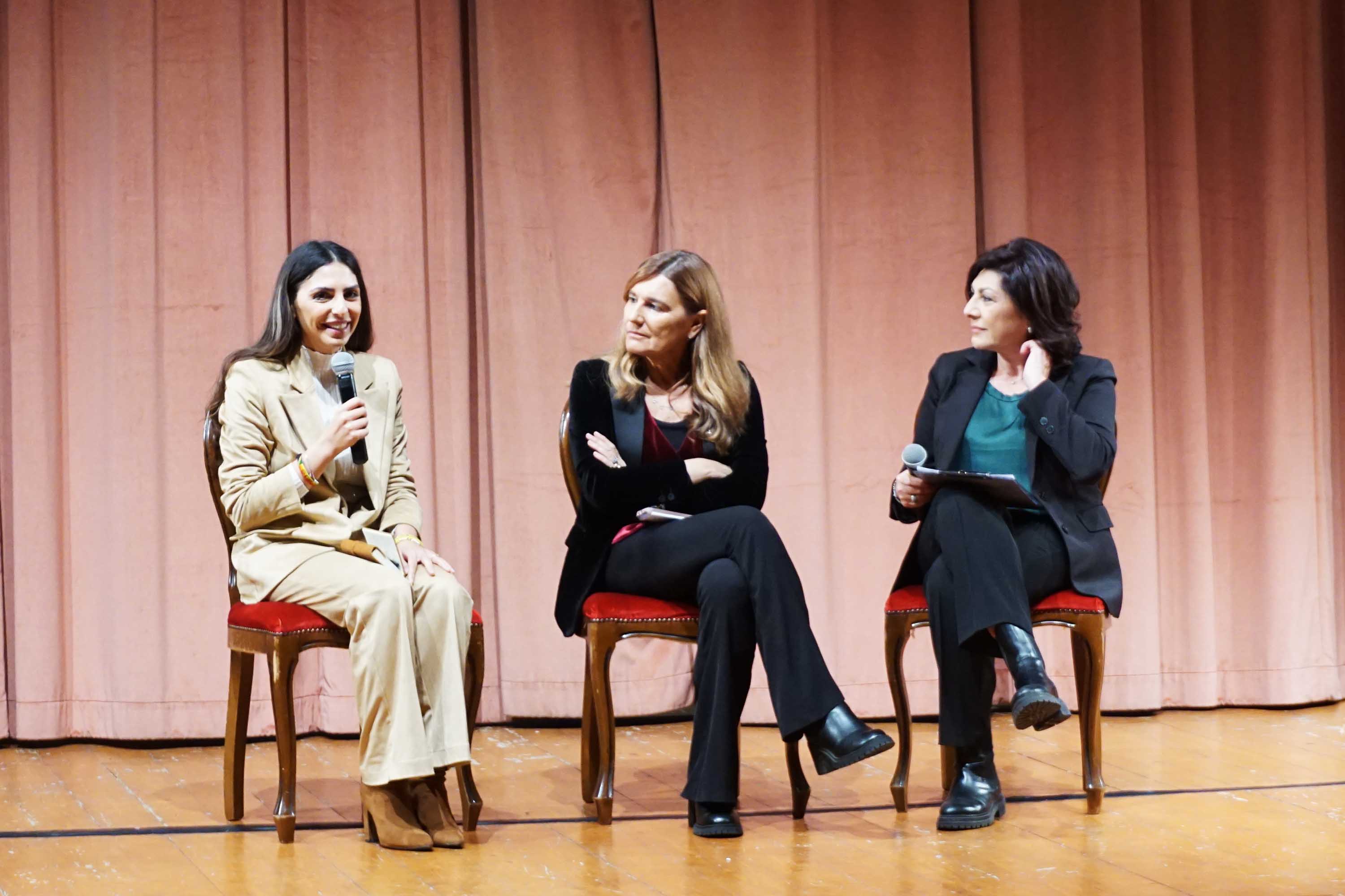 Un momento dell'intervento di Pegah Moshir Pour