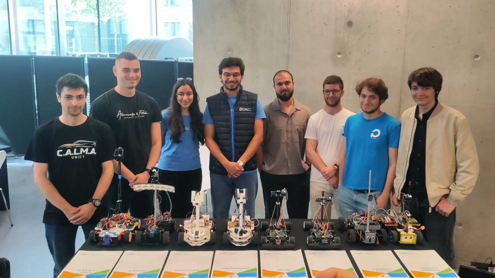 I rappresentanti dei diversi team e i loro veicoli