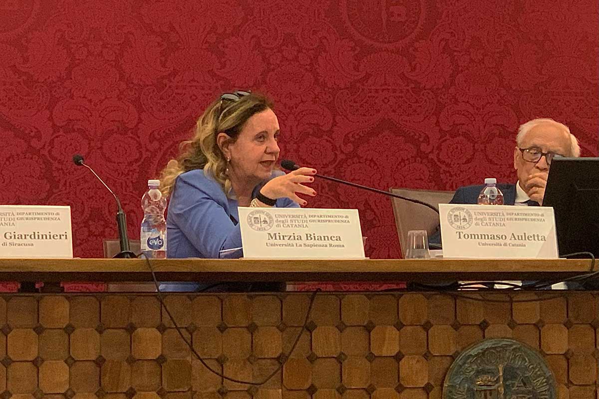 Un momento dell'intervento della prof.ssa Mirzia Bianca