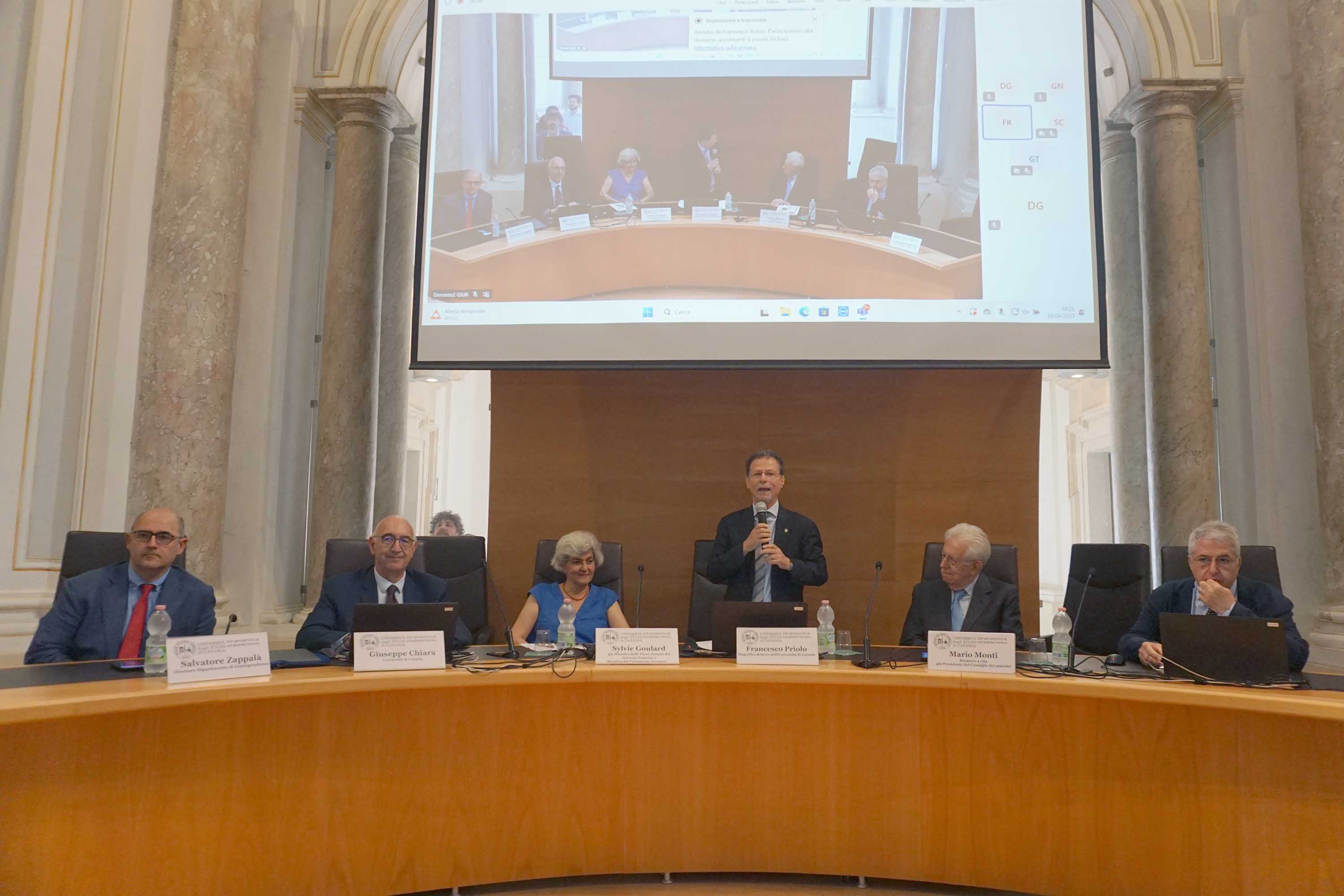 Un momento dell'intervento del rettore Francesco Priolo