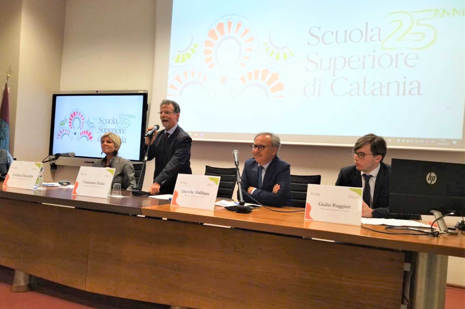 Un momento dell'intervento del rettore Francesco Priolo