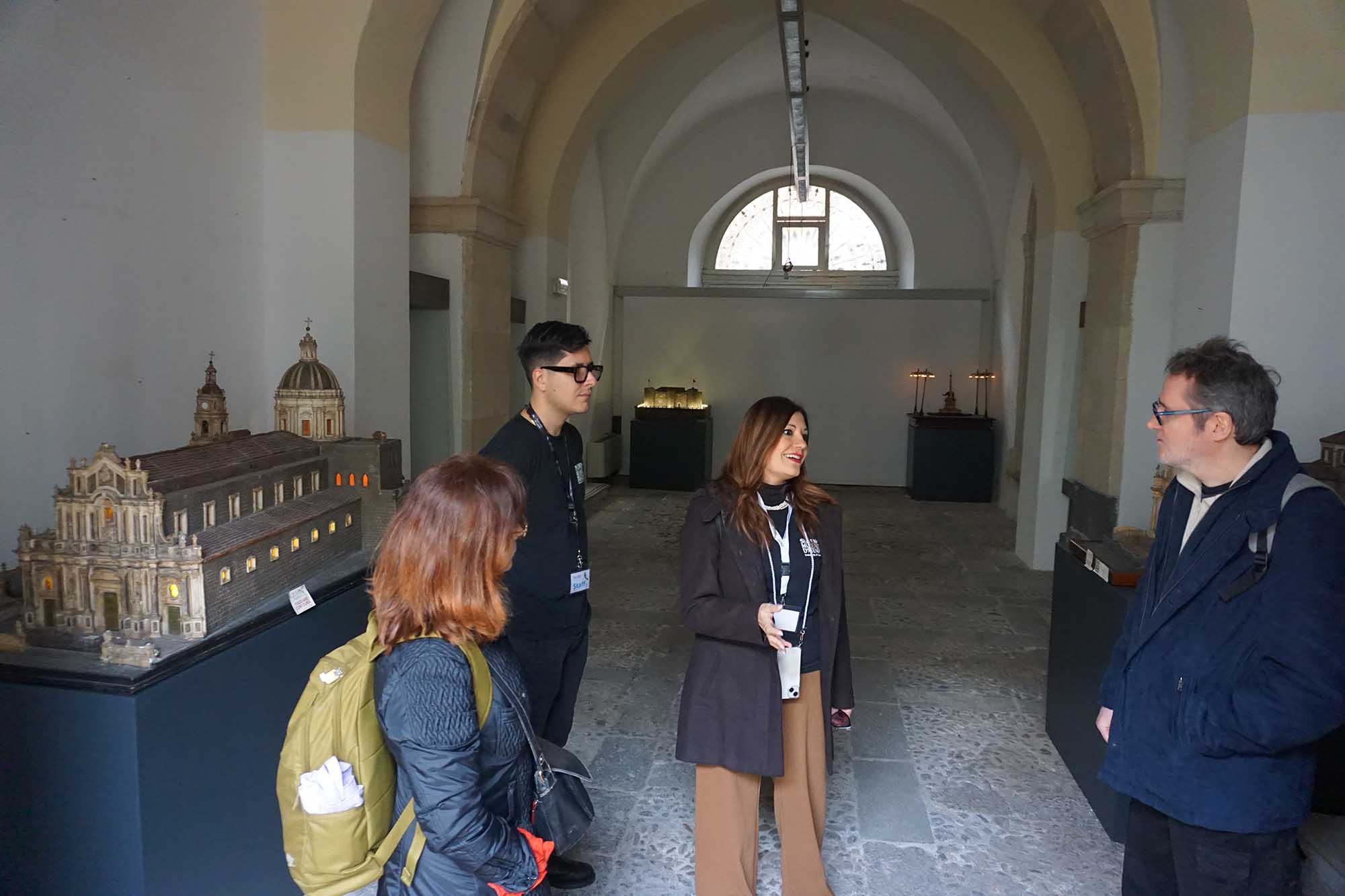 Visitatori alla mostra Architettura accessibile al Palazzo Sangiuliano 