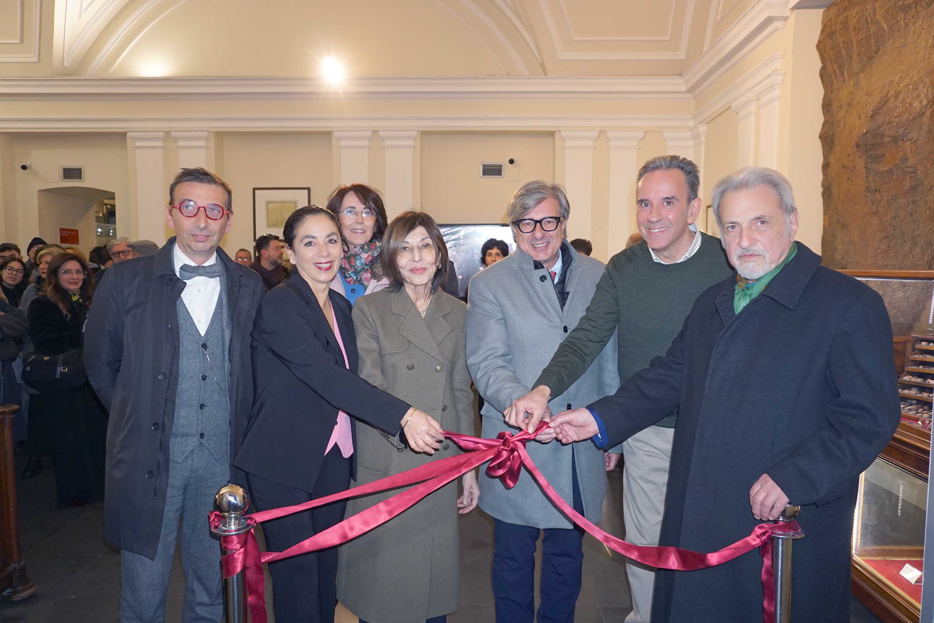 Un momento della cerimonia di inaugurazione della mostra