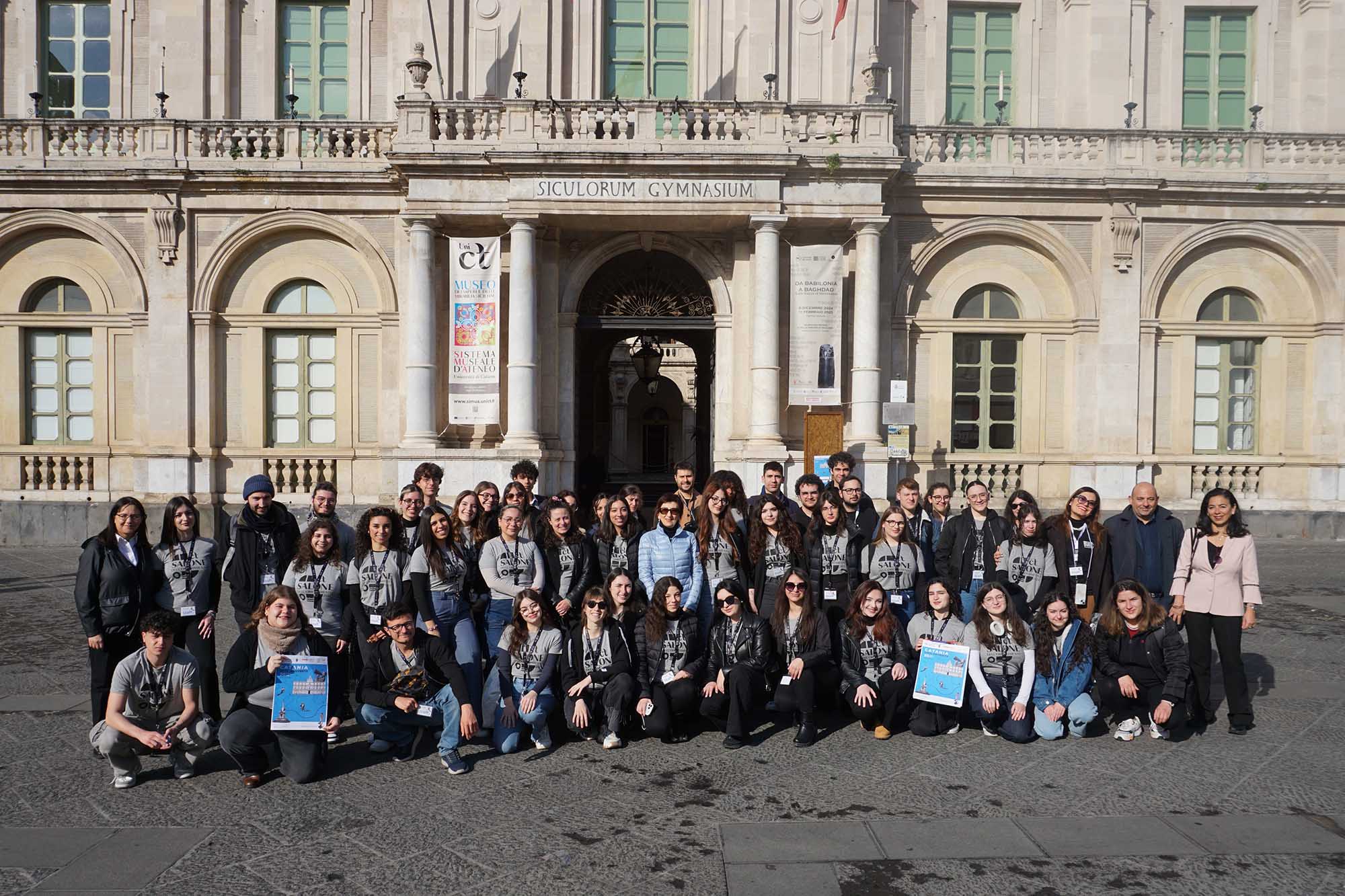 Le studentesse e gli studenti che hanno guidato i visitatori nel tour