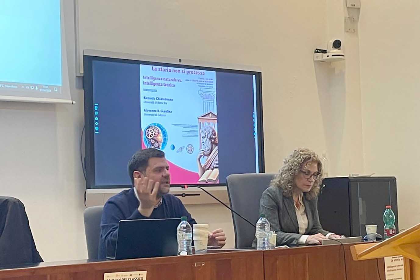 Un momento dell'intervento del prof. Riccardo Chiaradonna