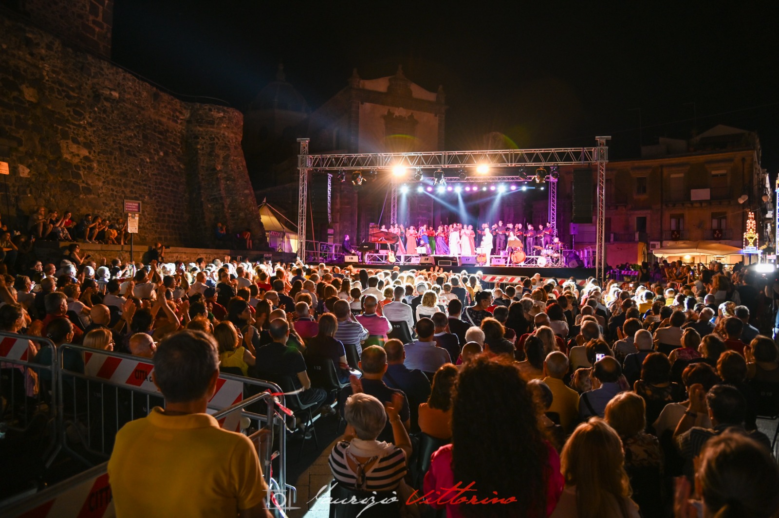 Un momento dello spettacolo ad Adrano (foto di Maurizio Vittorino)