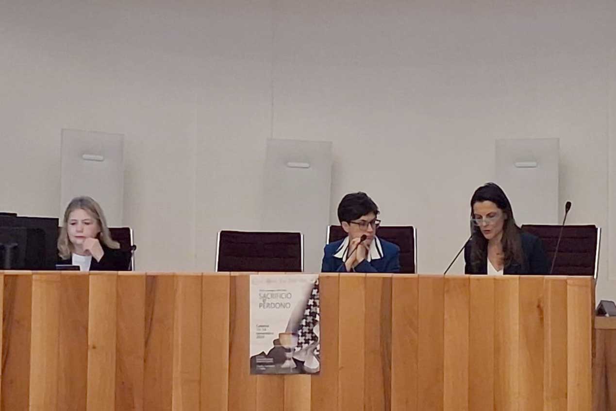 Un momento dell’intervento di Maria Vita Romeo, docente di Filosofia morale