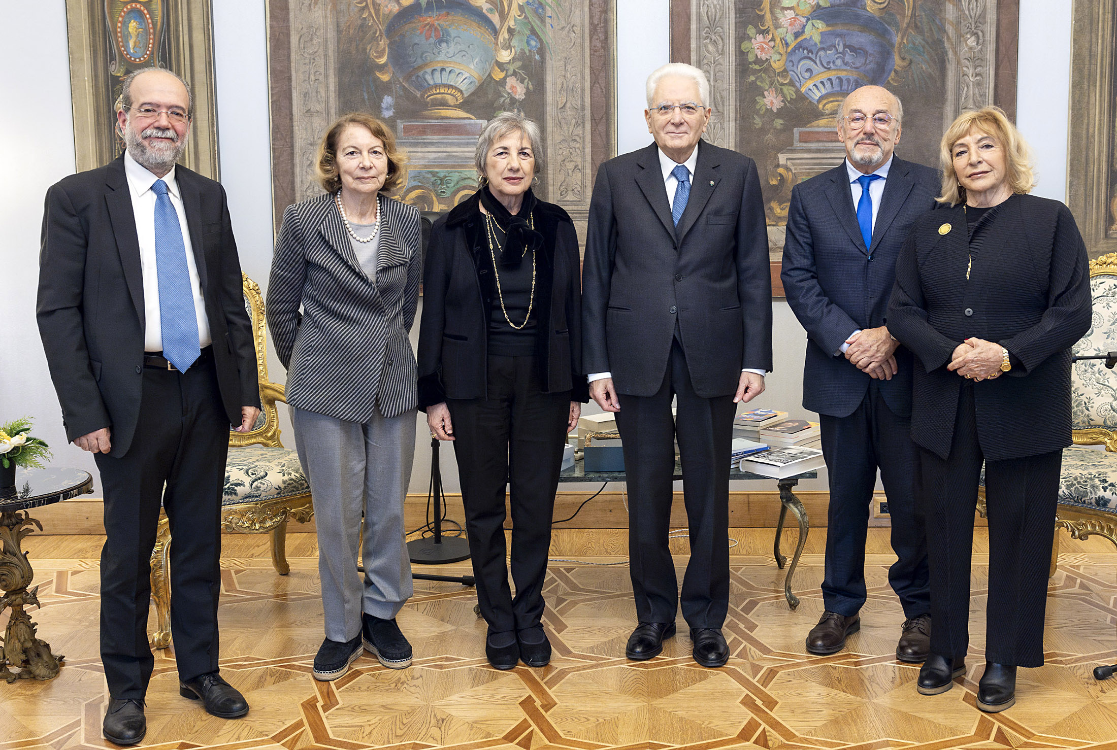 I rappresentanti della commissione nazionale insieme con il presidente Mattarella