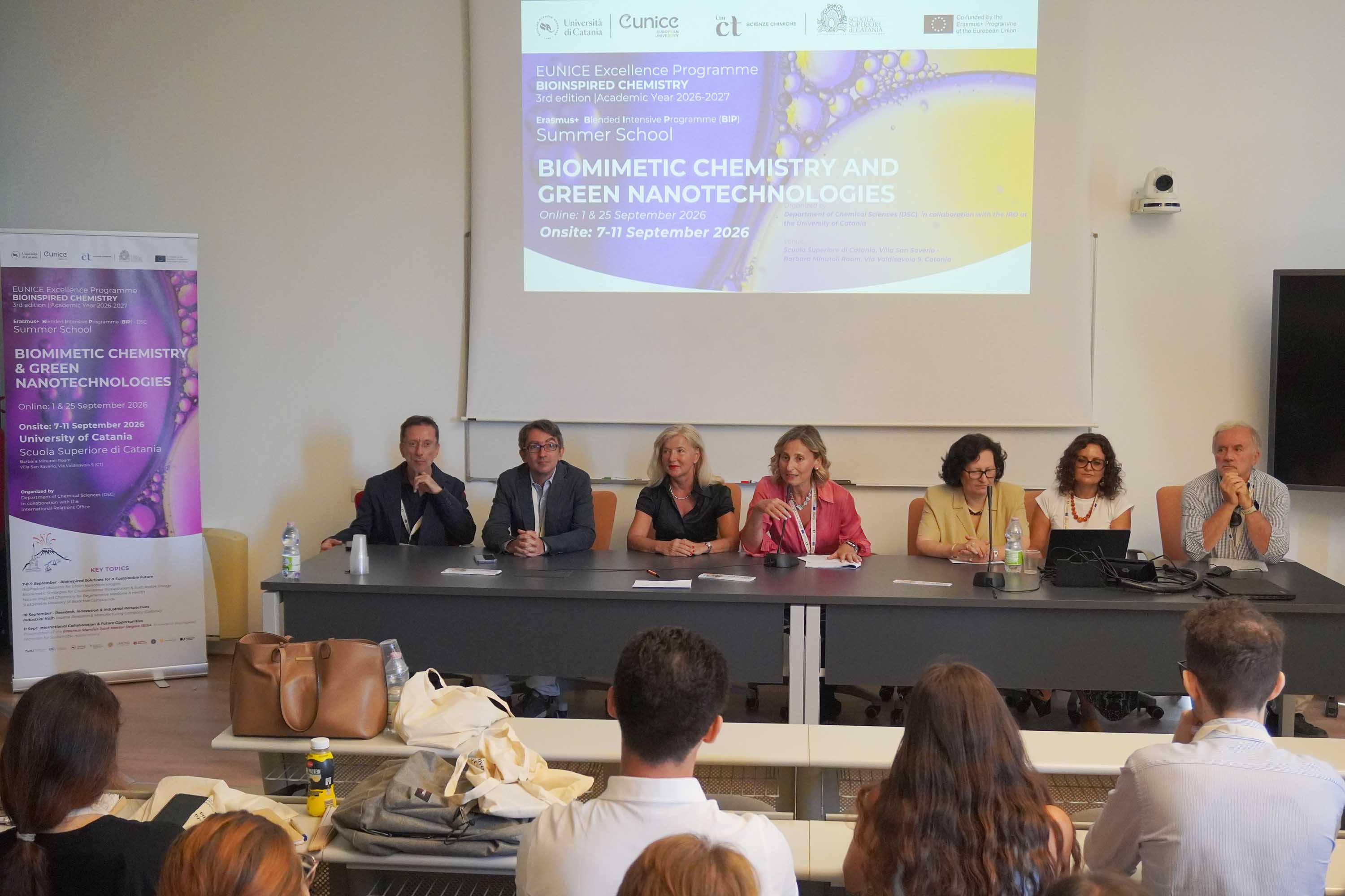 Un momento dell'intervento della prof.ssa Cristina Satriano