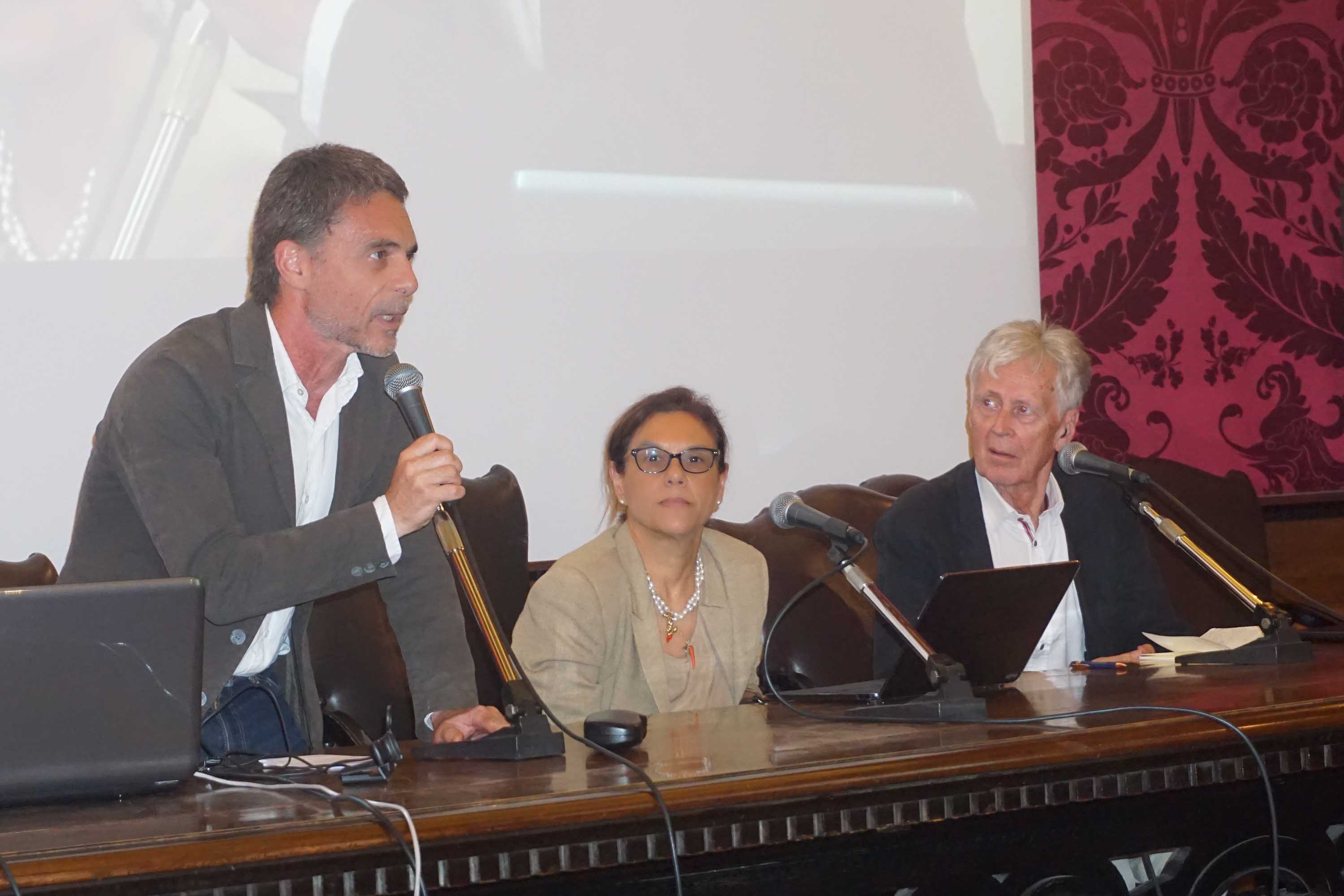 Da sinistra Guido Nicolosi, Maria Pia Rossignaud e Derrick De Kerckhove