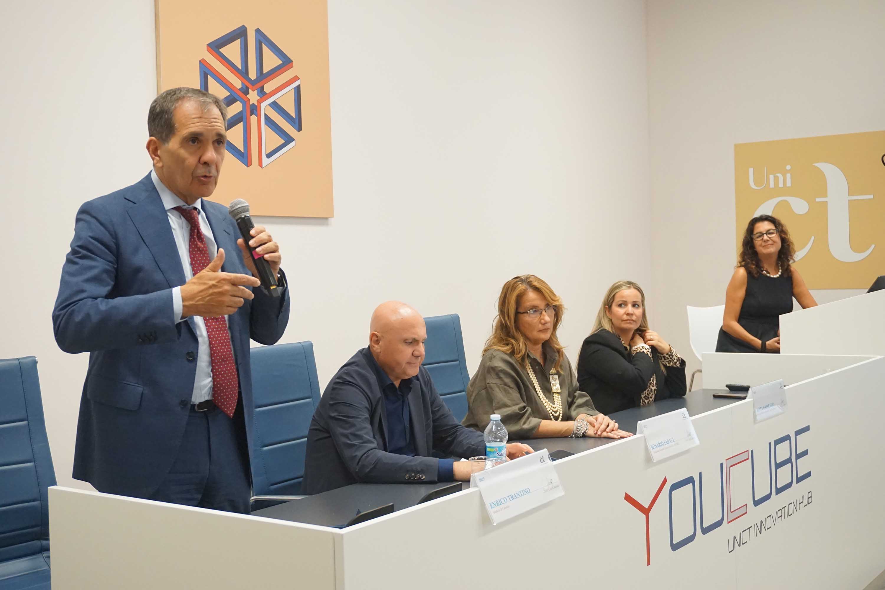 Un momento dell'intervento del sindaco Enrico Trantino