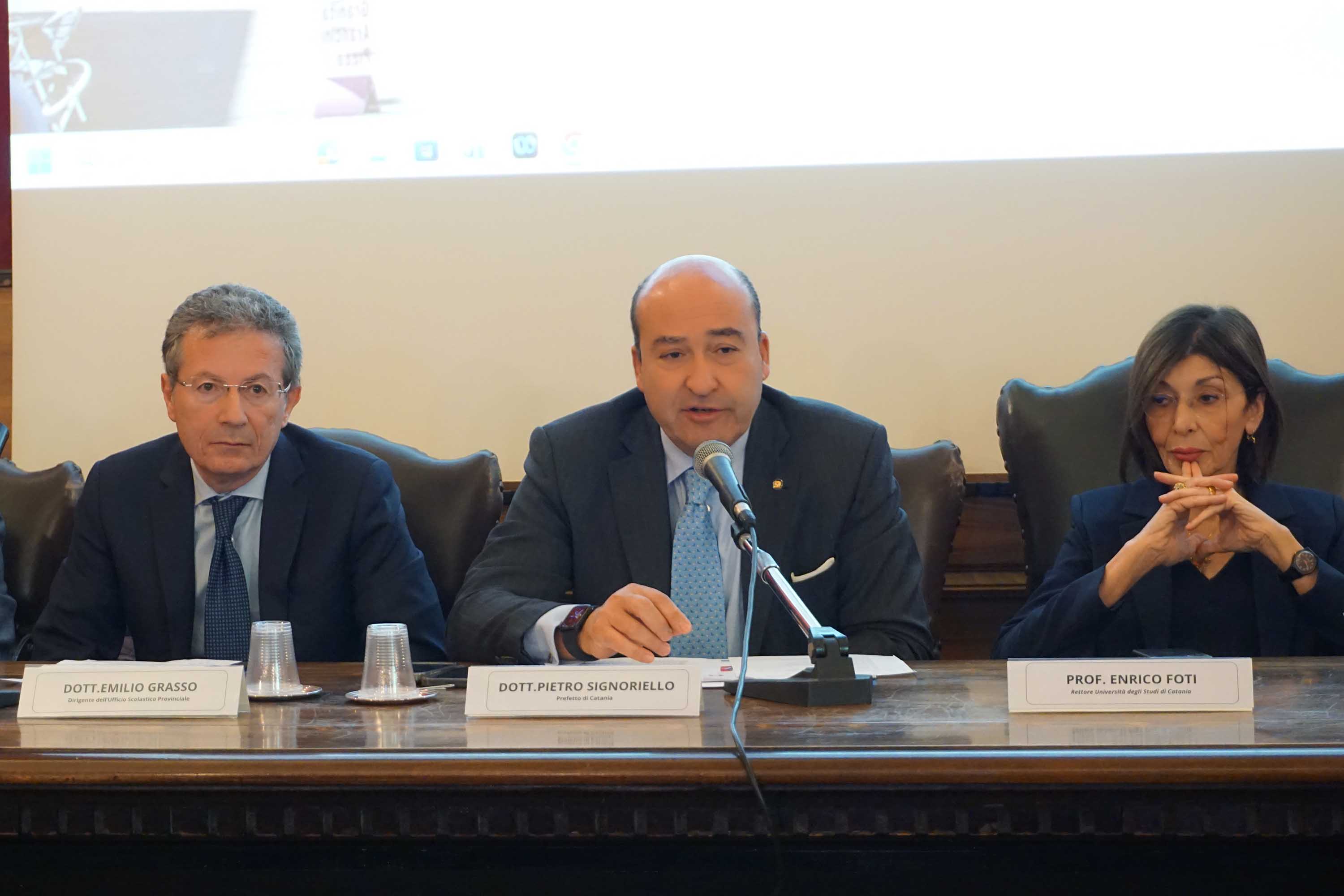 Un momento dell'intervento del prefetto Pietro Signoriello