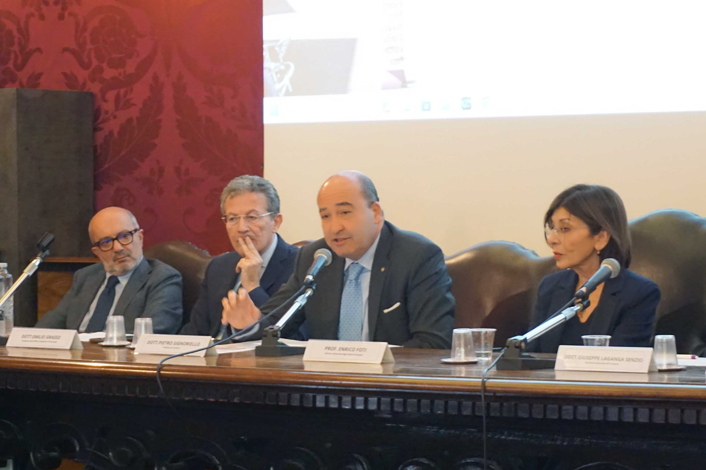 Un momento dell'intervento del prefetto Pietro Signoriello