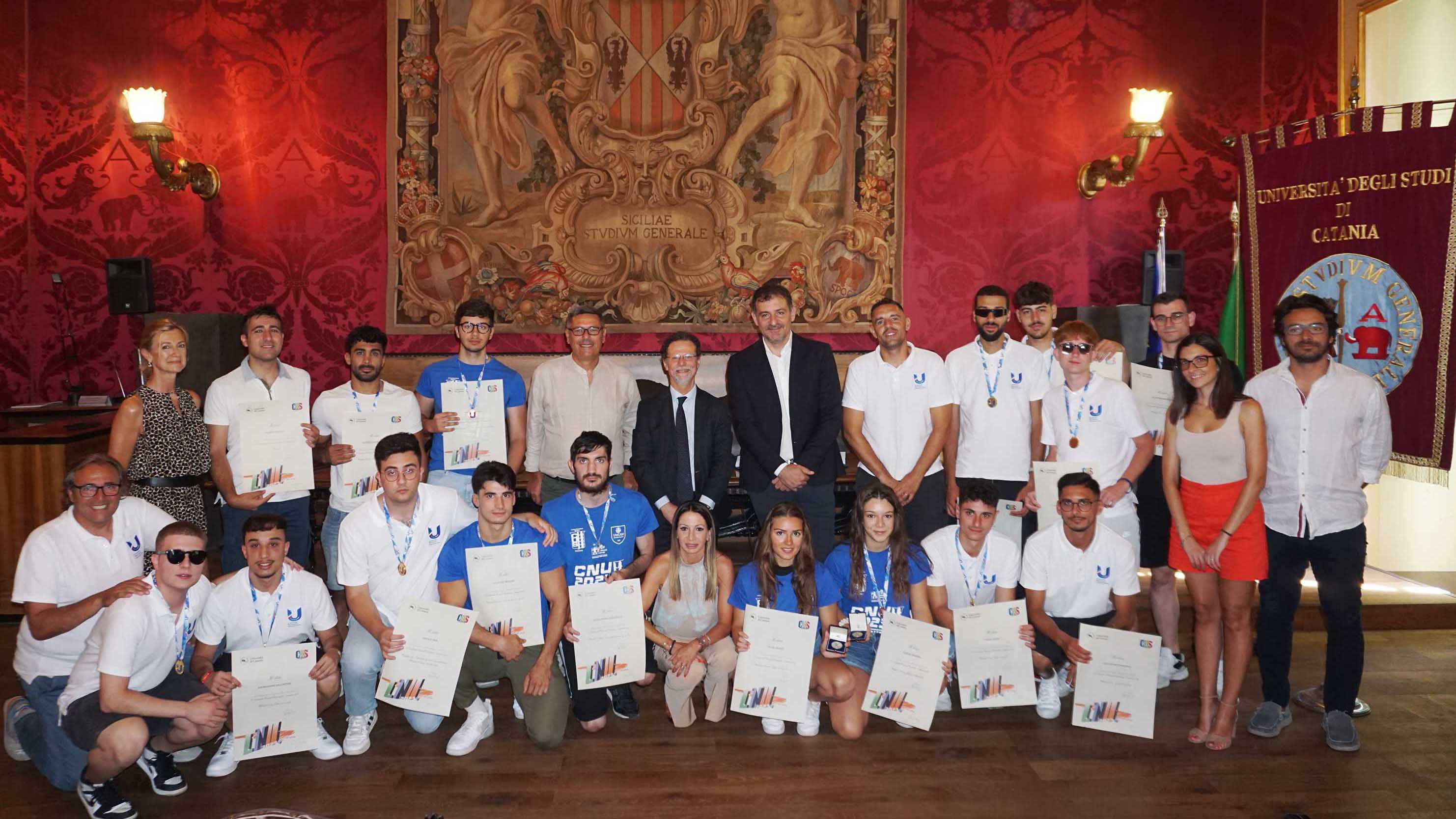 I premiati insieme con il rettore Francesco Priolo e il presidente del Cus Catania Luigi Mazzone