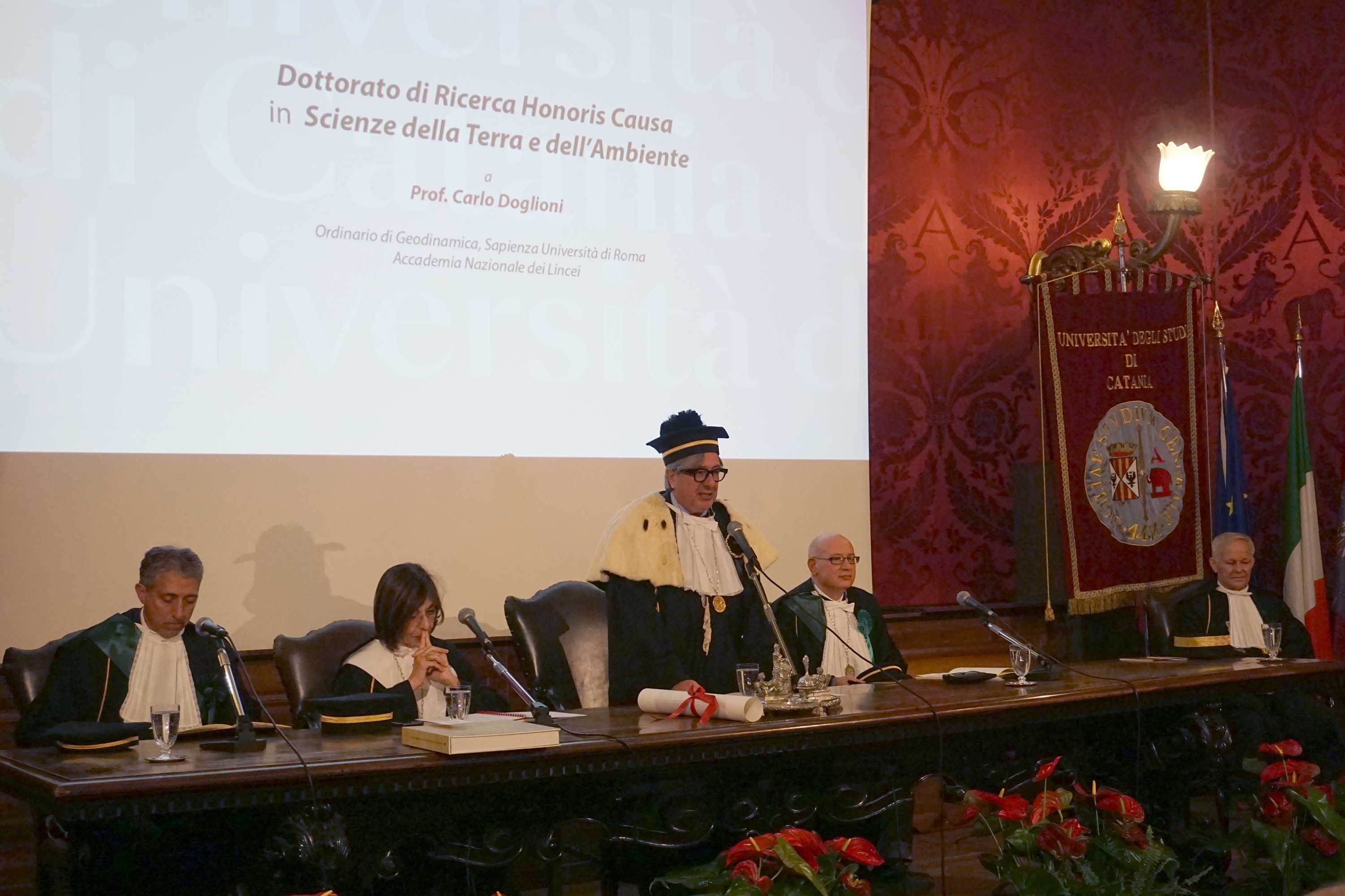 Un momento dell'intervento del rettore Enrico Foti