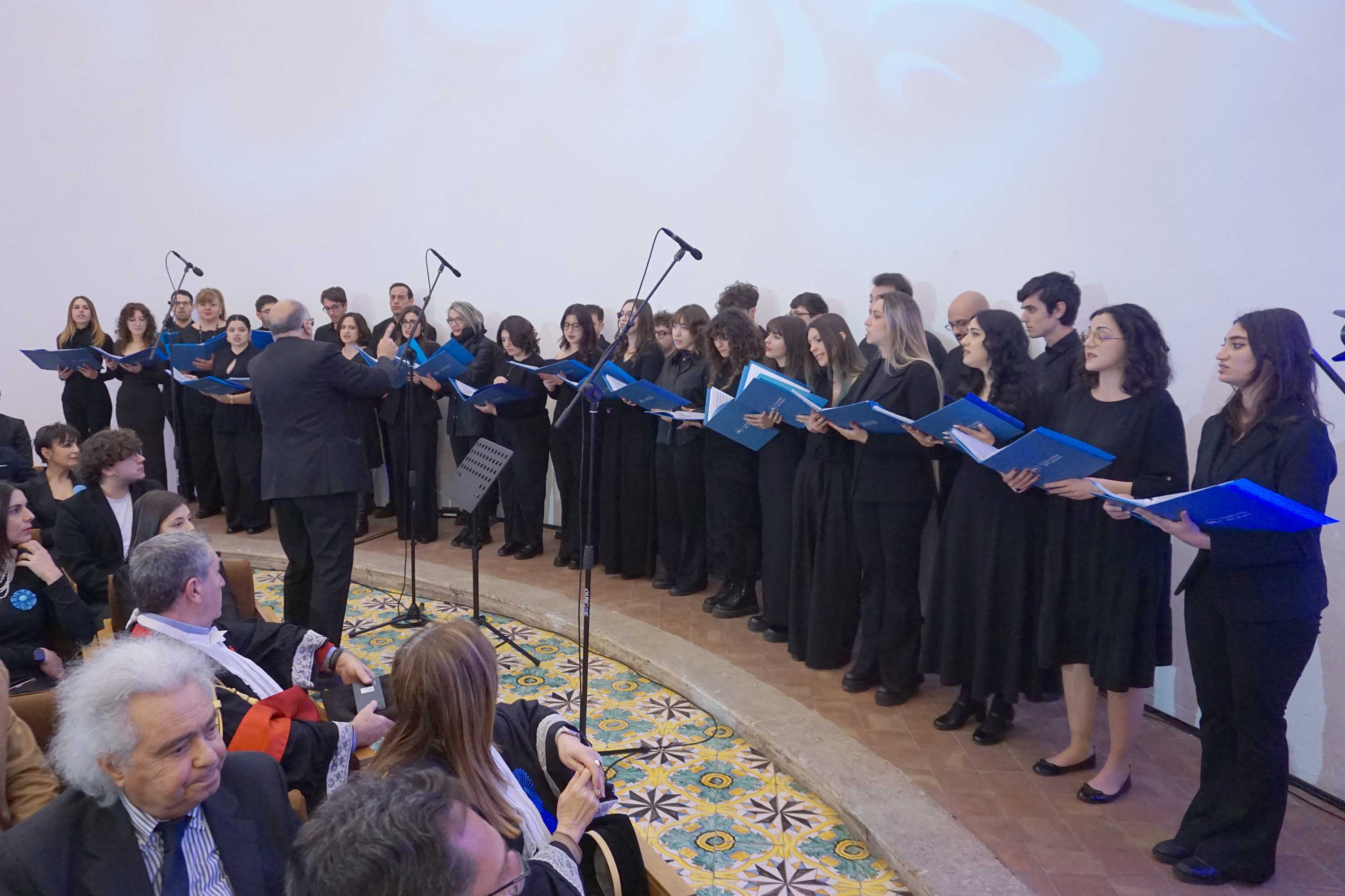 Il Coro d'ateneo durante l'esibizione