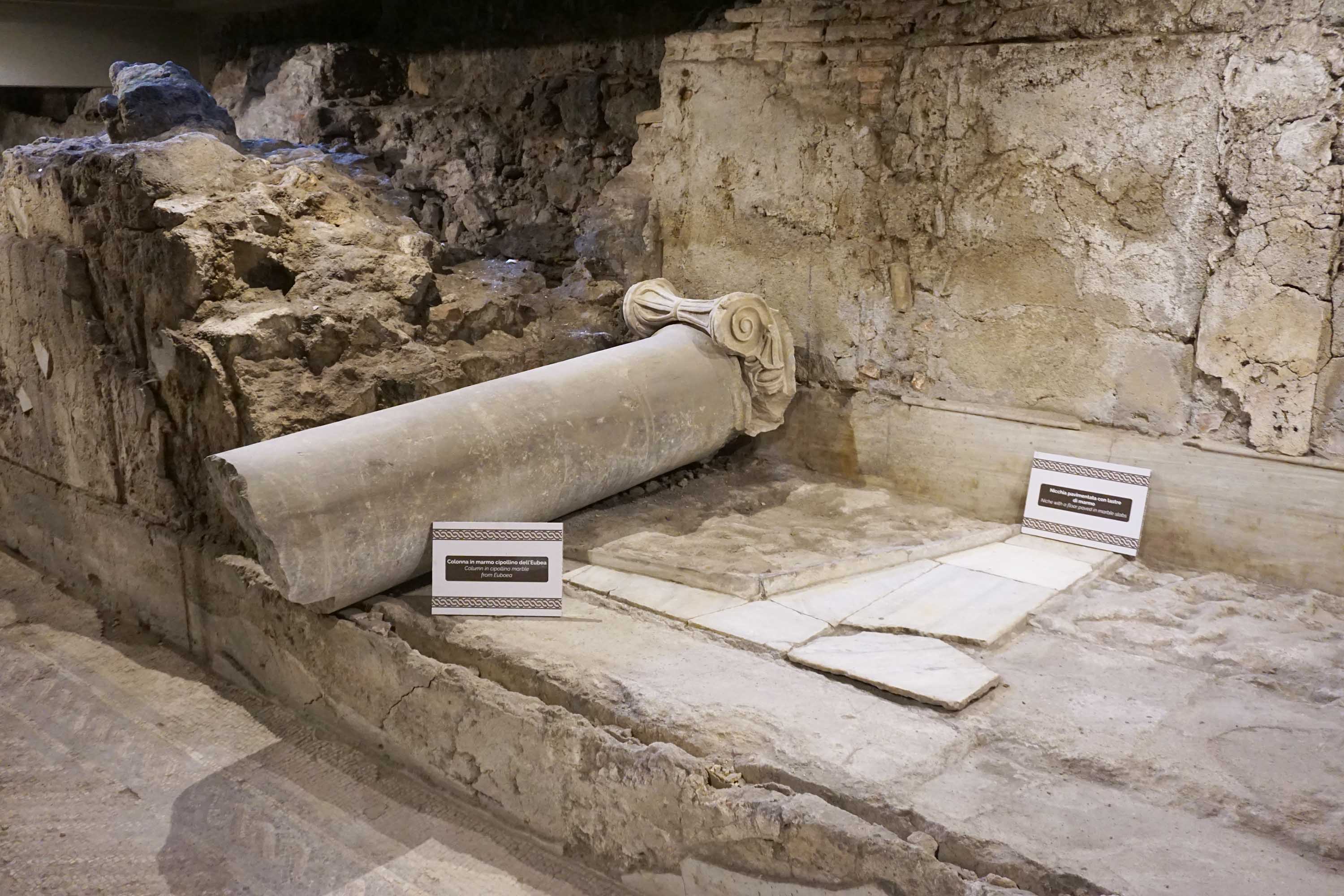 Colonna in marmo cipollino dell'Eubea