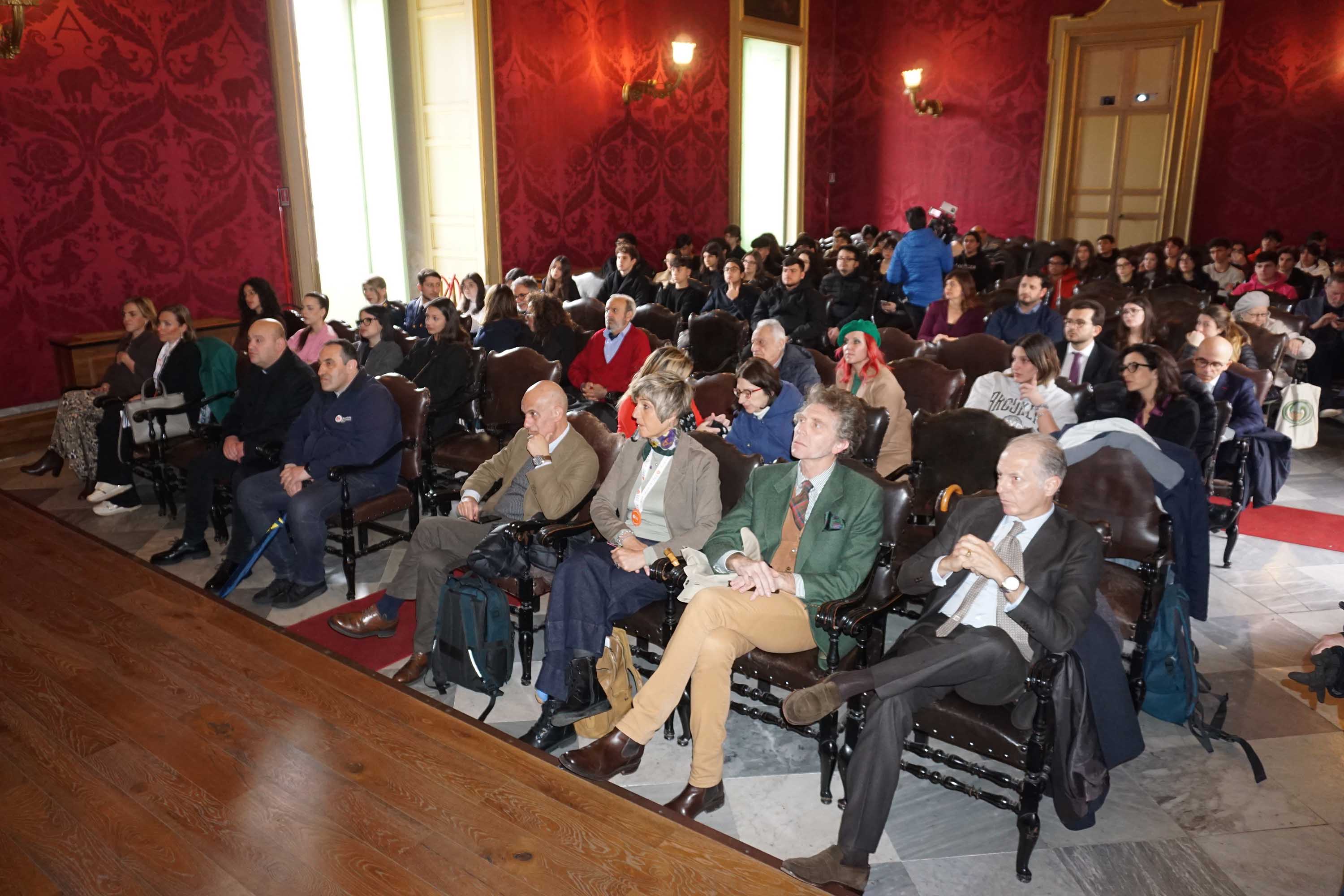 Il pubblico presente nell'aula magna del Palazzo centrale