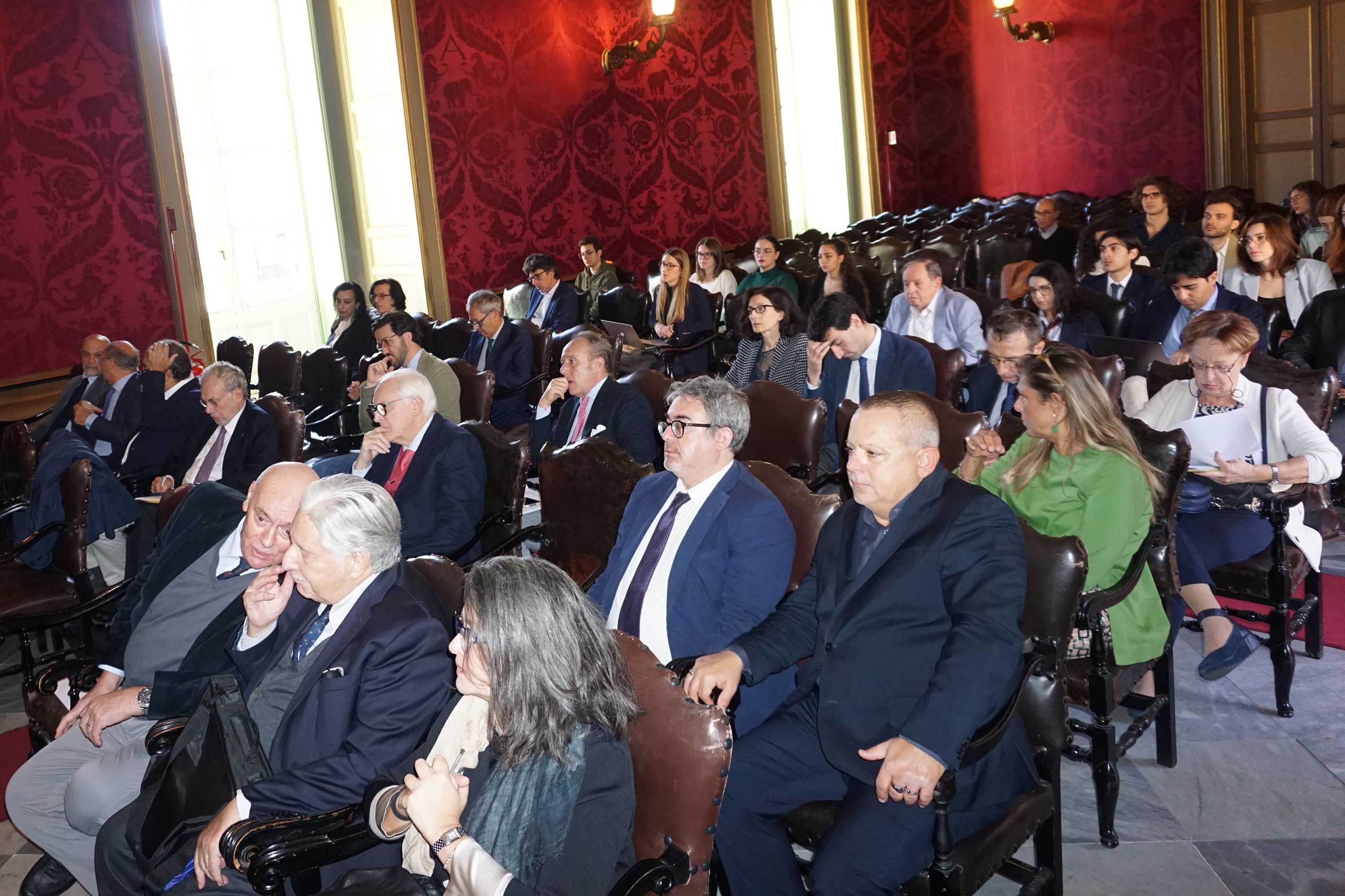 Alcuni presenti ai lavori nell'aula magna del Palazzo centrale