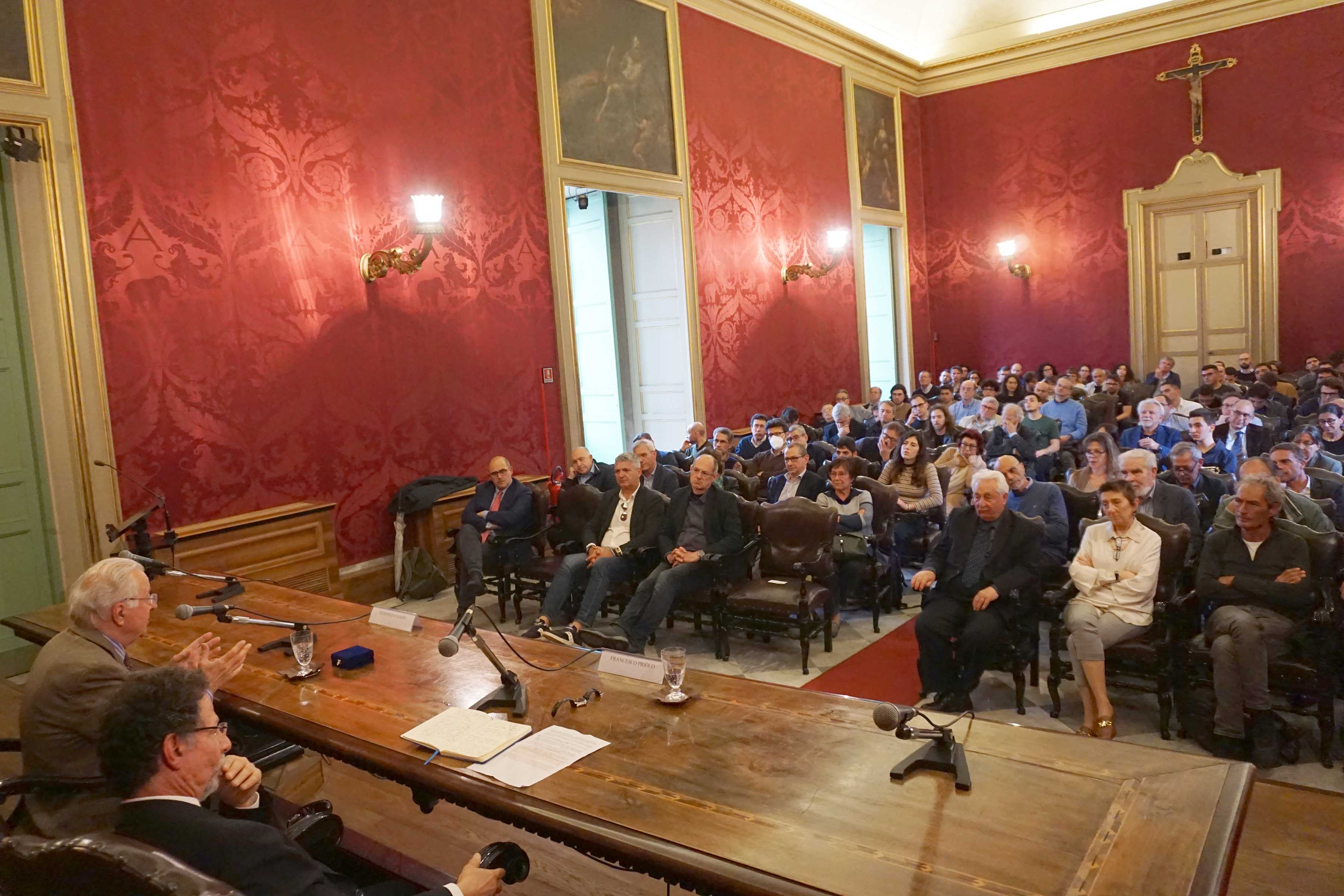 un momento dell'intervento di Federico Faggin
