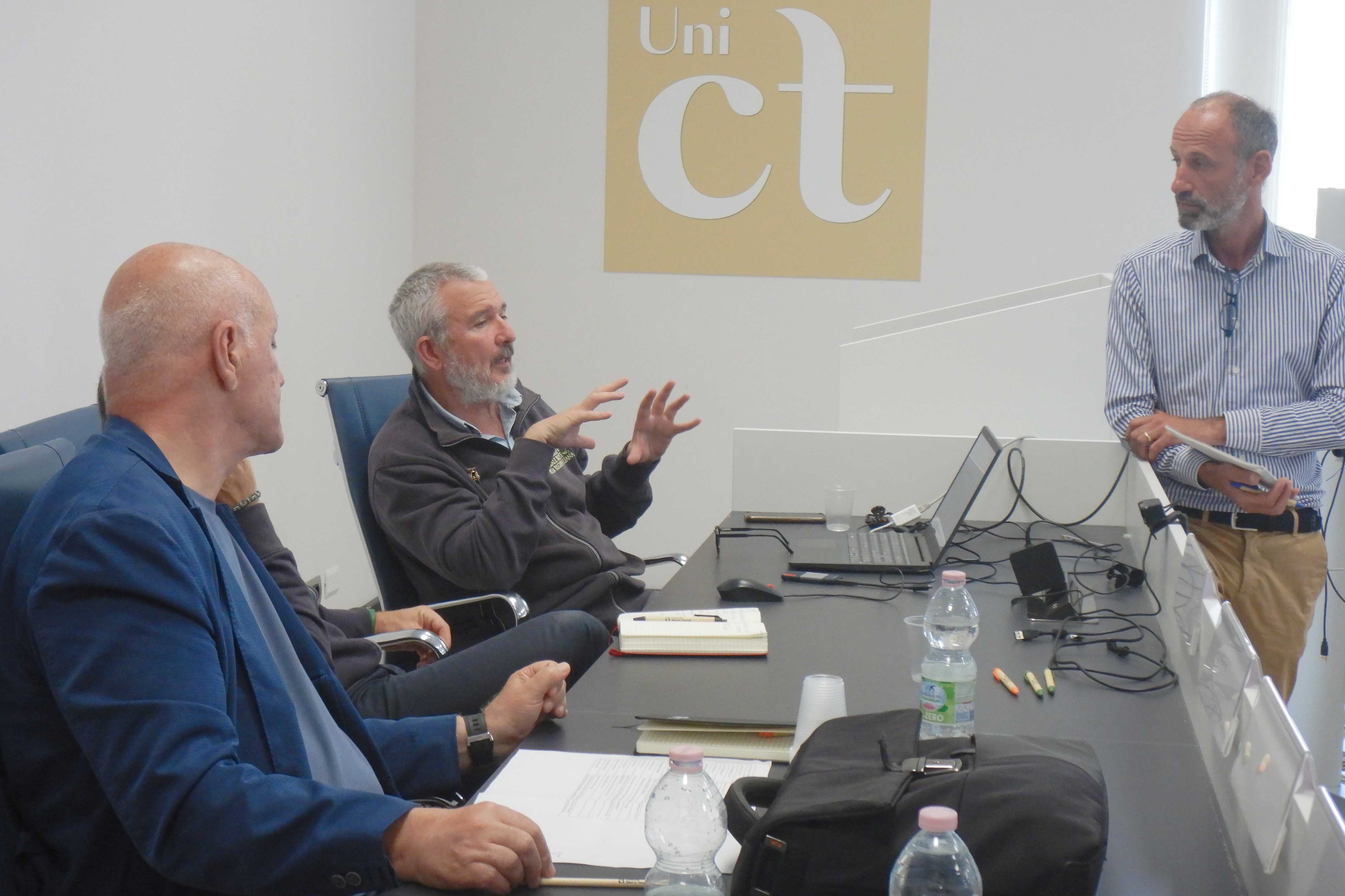 Un momento dell'intervento del dott. Francesco Picciotto
