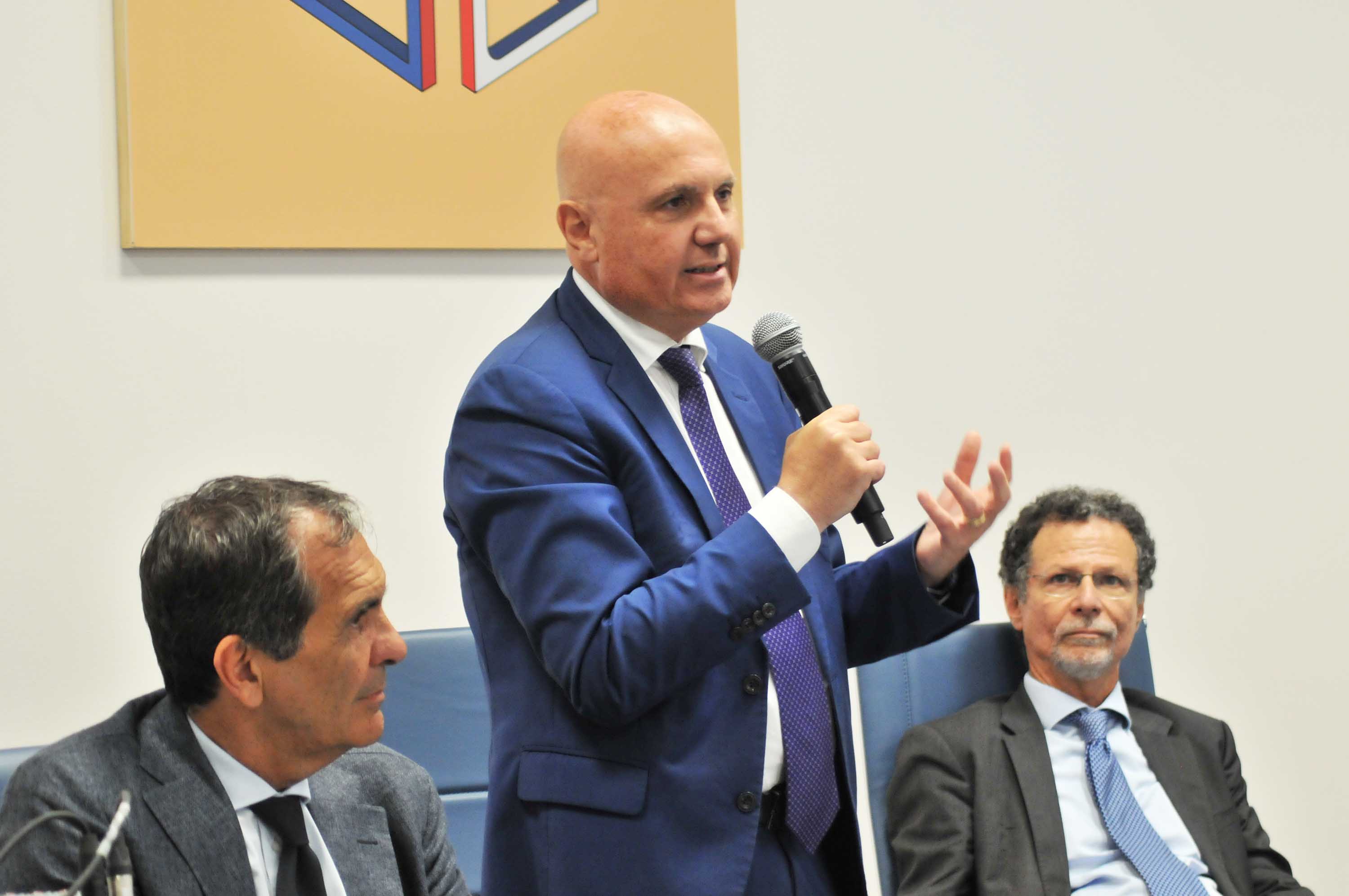 Un momento dell'intervento del prof. Rosario Faraci