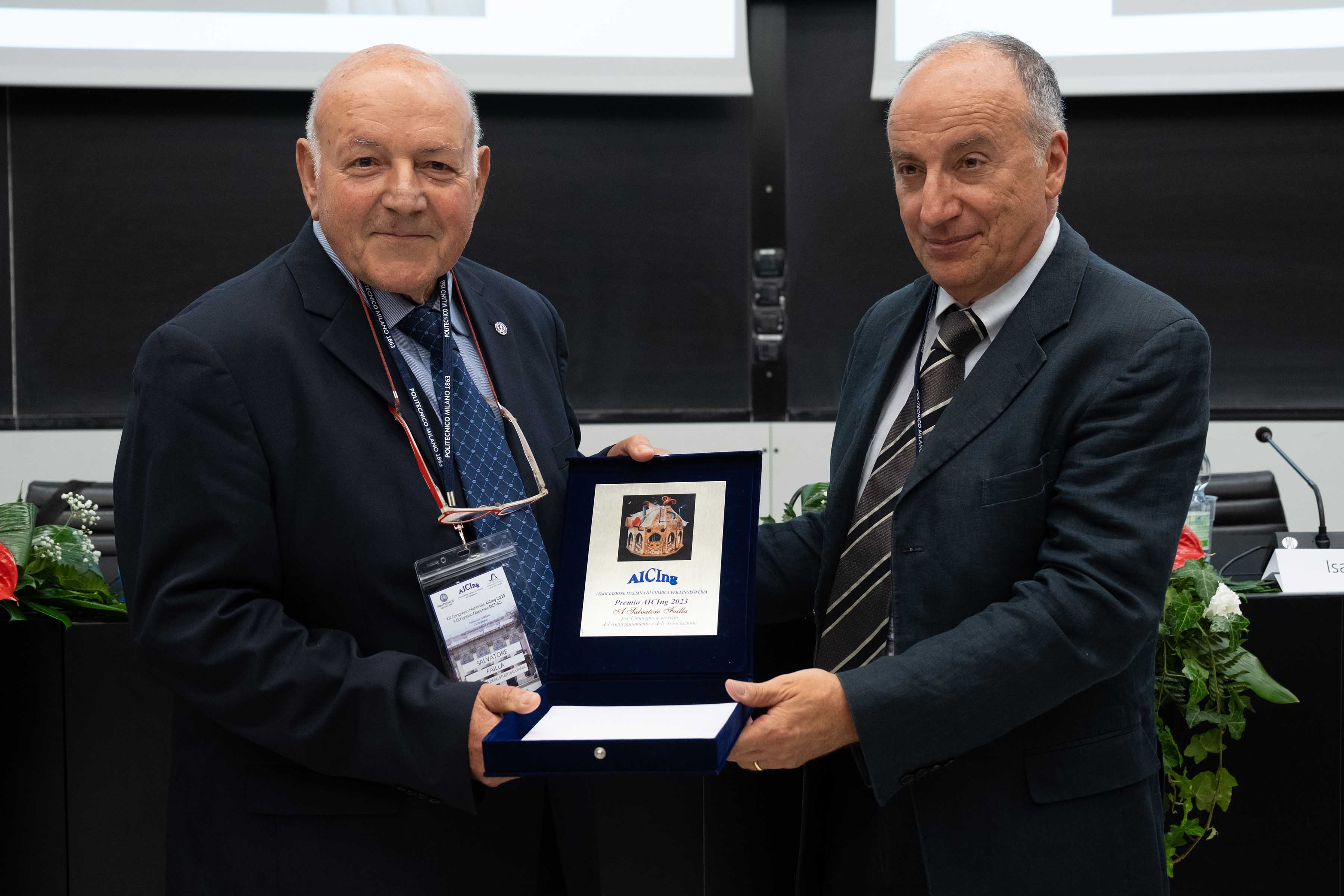 Un momento della premiazione del prof. Salvatore Failla 