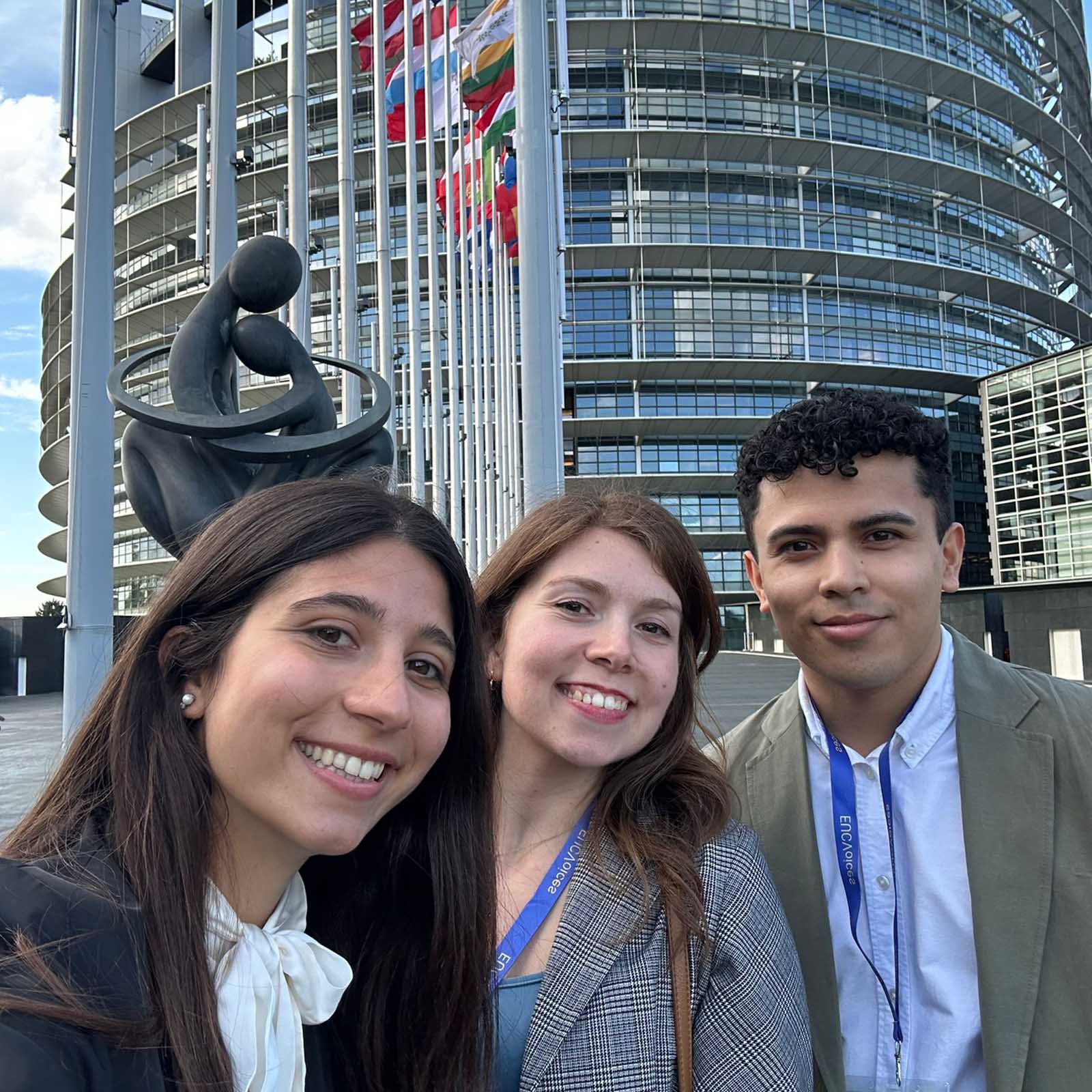 Le studentesse Maria Adele Limongelli e Chiara Lella Sabella presenti al Parlamento europeo