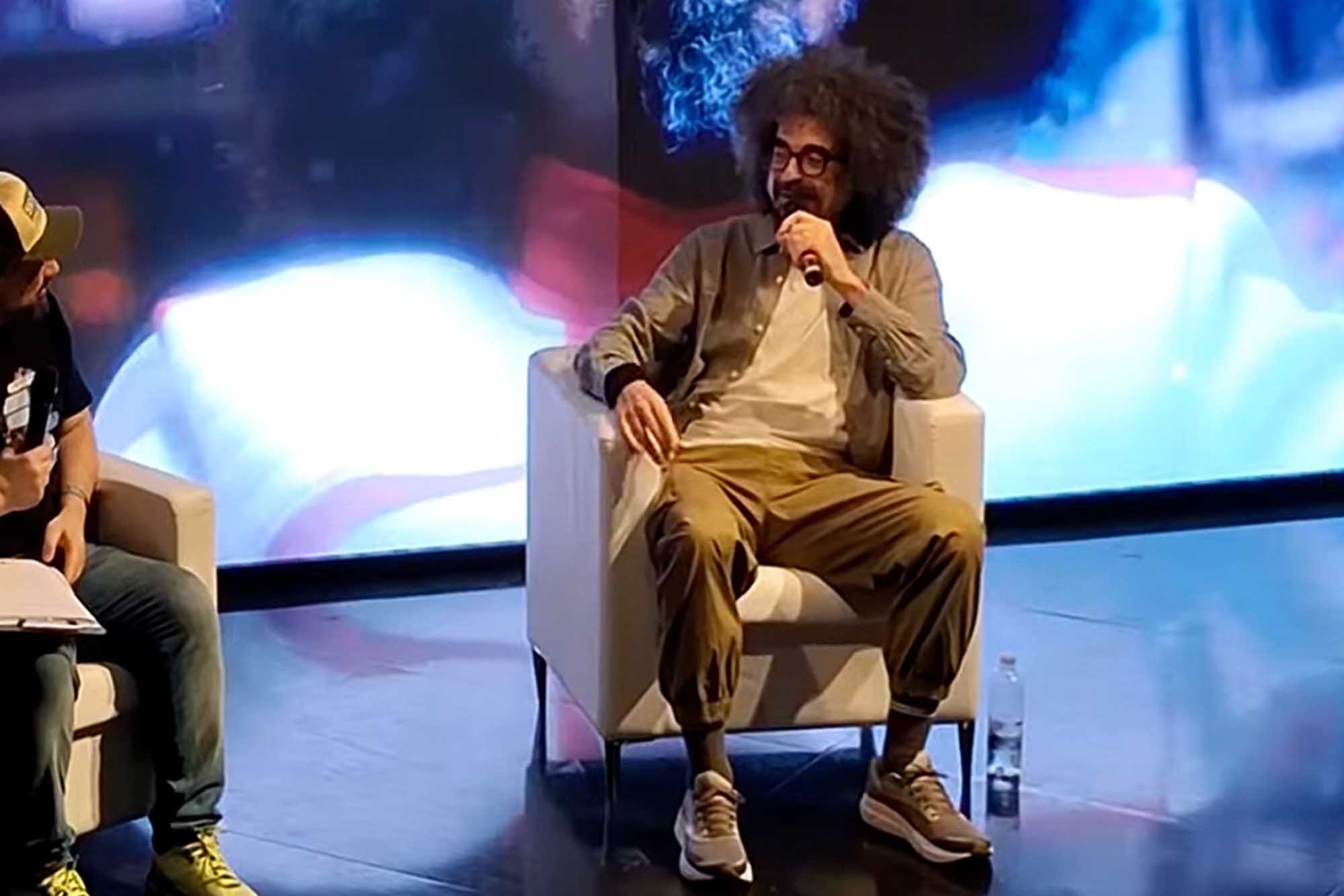 Caparezza nel corso dell'incontro