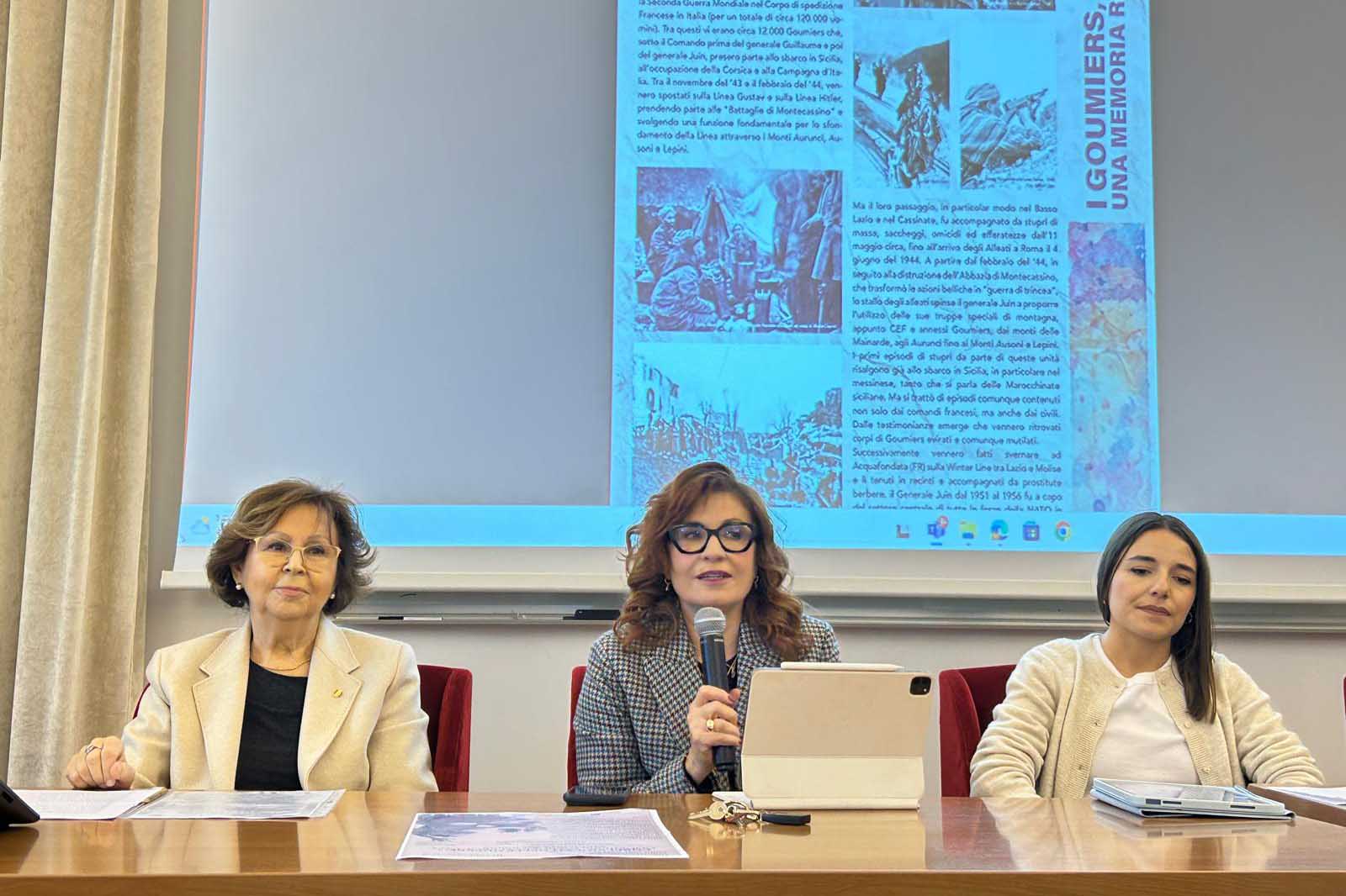 In foto da sinistra Anna Maria Isastia, Pinella Di Gregorio e Giulia Caruso