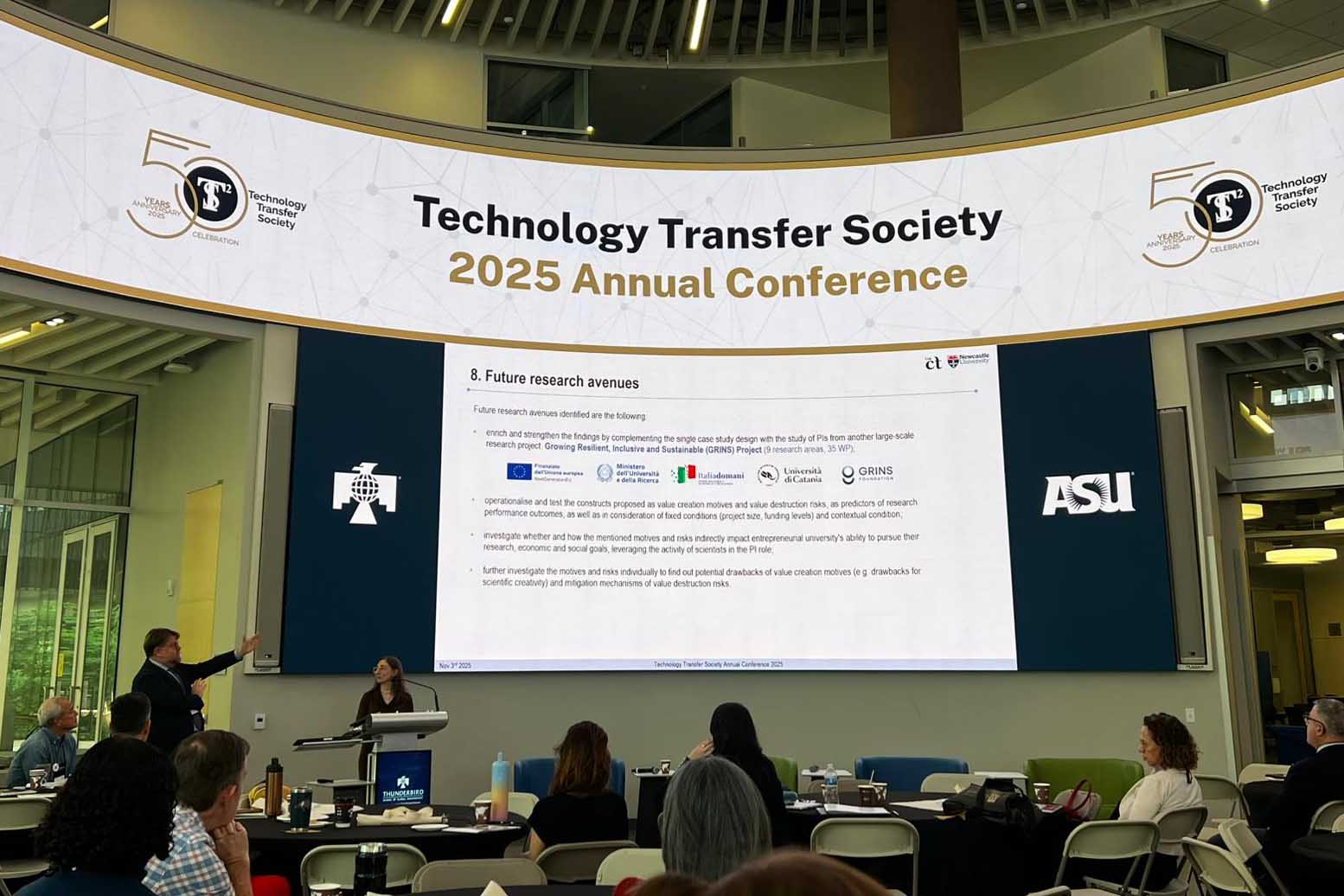 Un momento dell'intervento del prof. Marco Romano