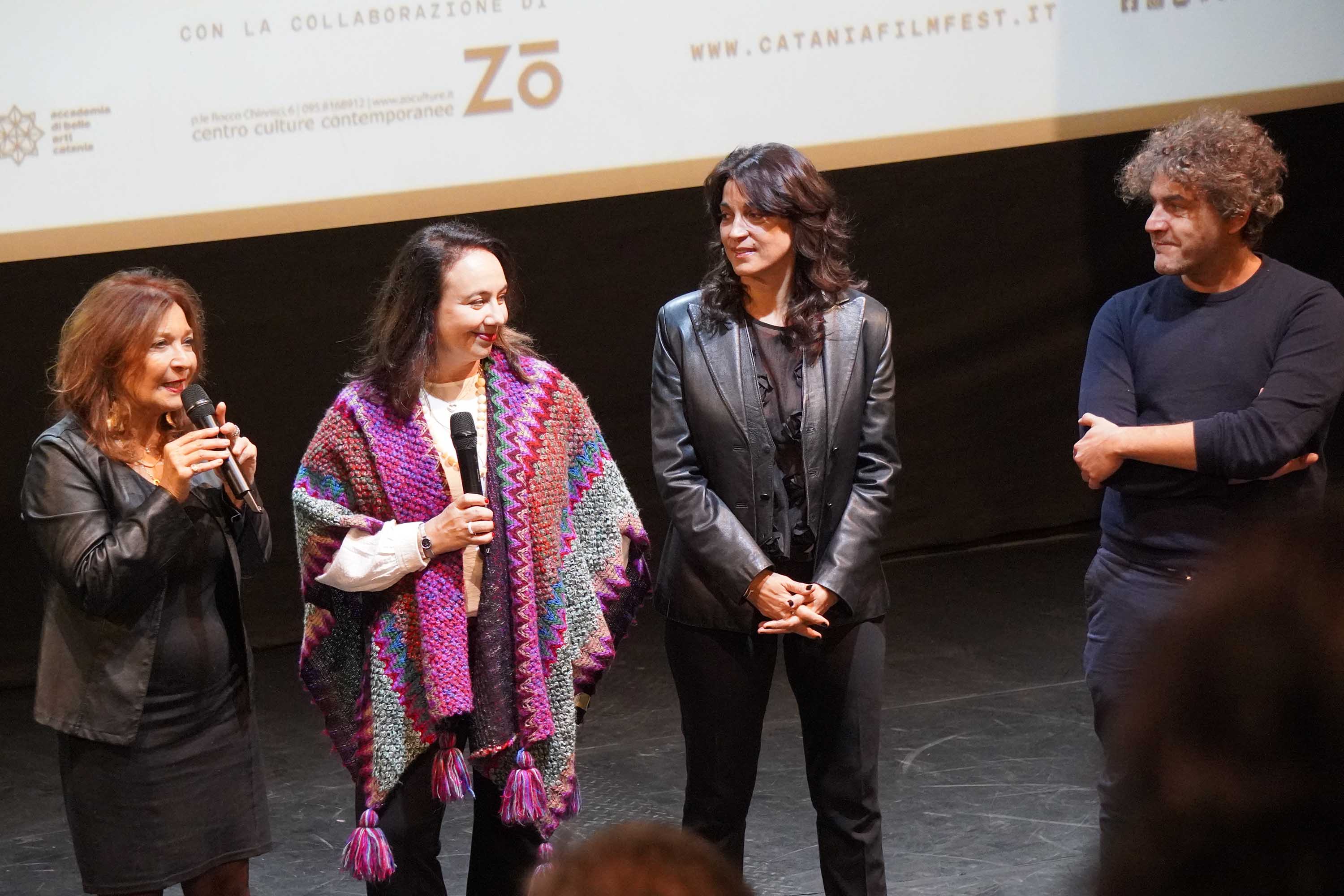 In foto da sinistra la produttrice Patrizia Rappazzo, la regista Bernadette Wegenstein, l’attrice Donatella Finocchiaro e il montatore Edoardo Morabito durante l’incontro