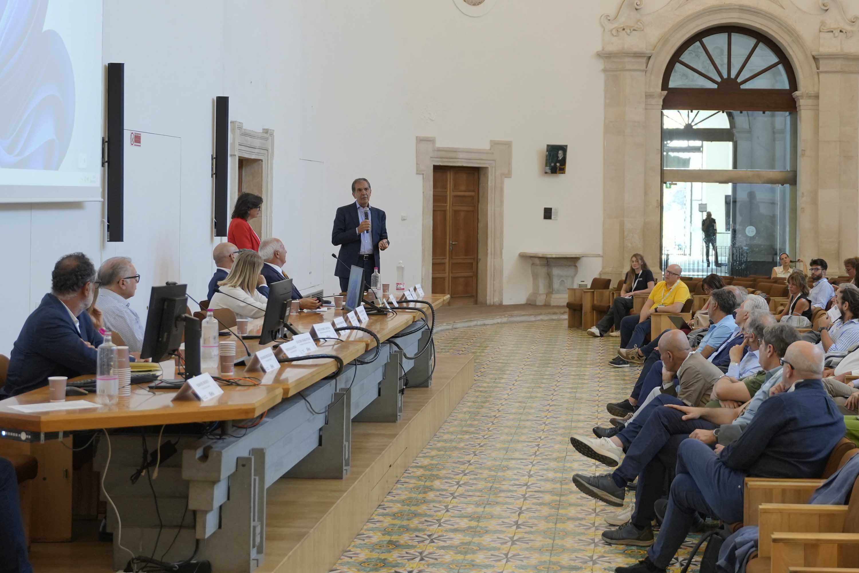 Un momento dell’intervento del sindaco Enrico Trantino