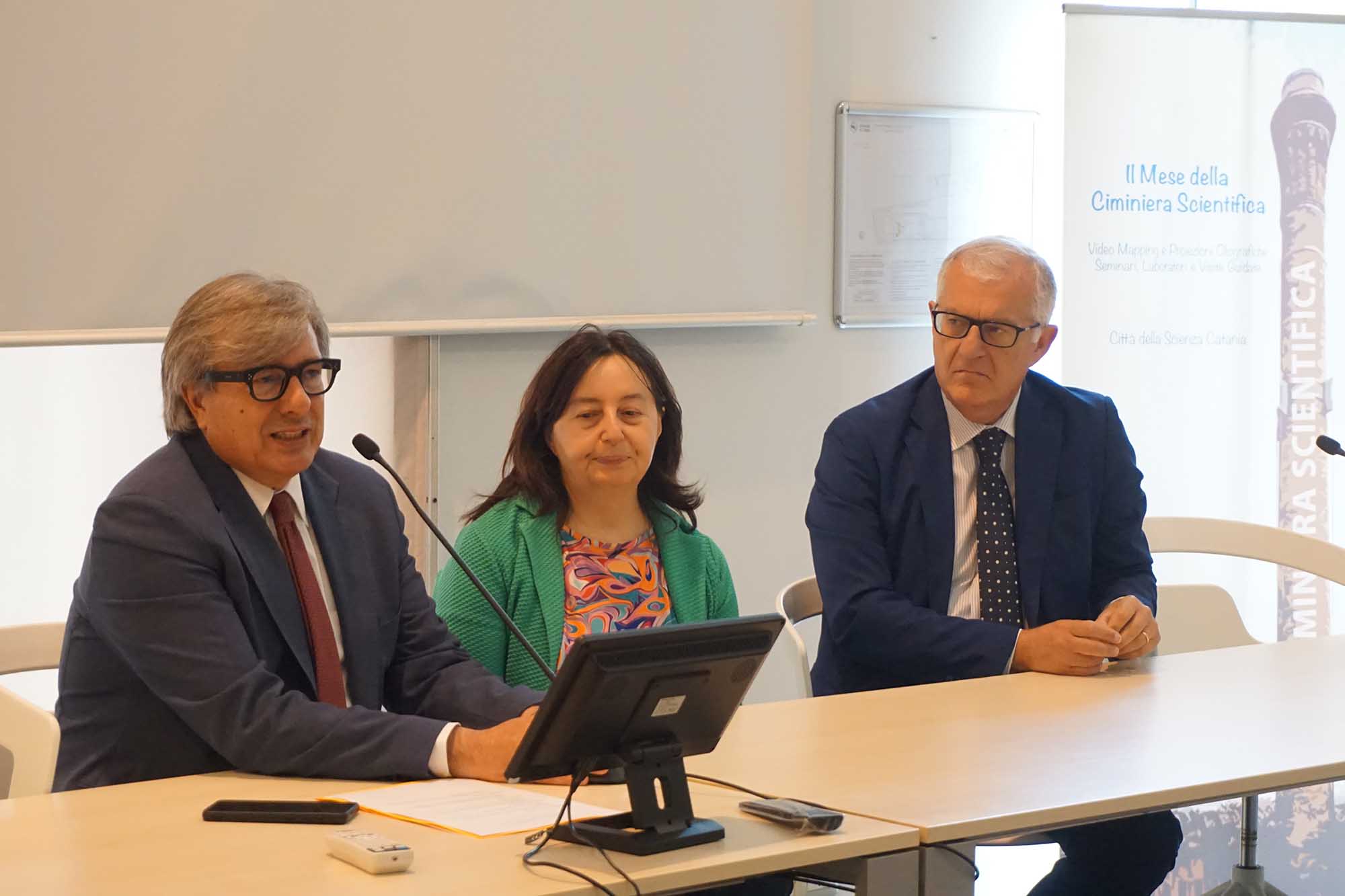 Un momento dell'intervento del rettore Enrico Foti