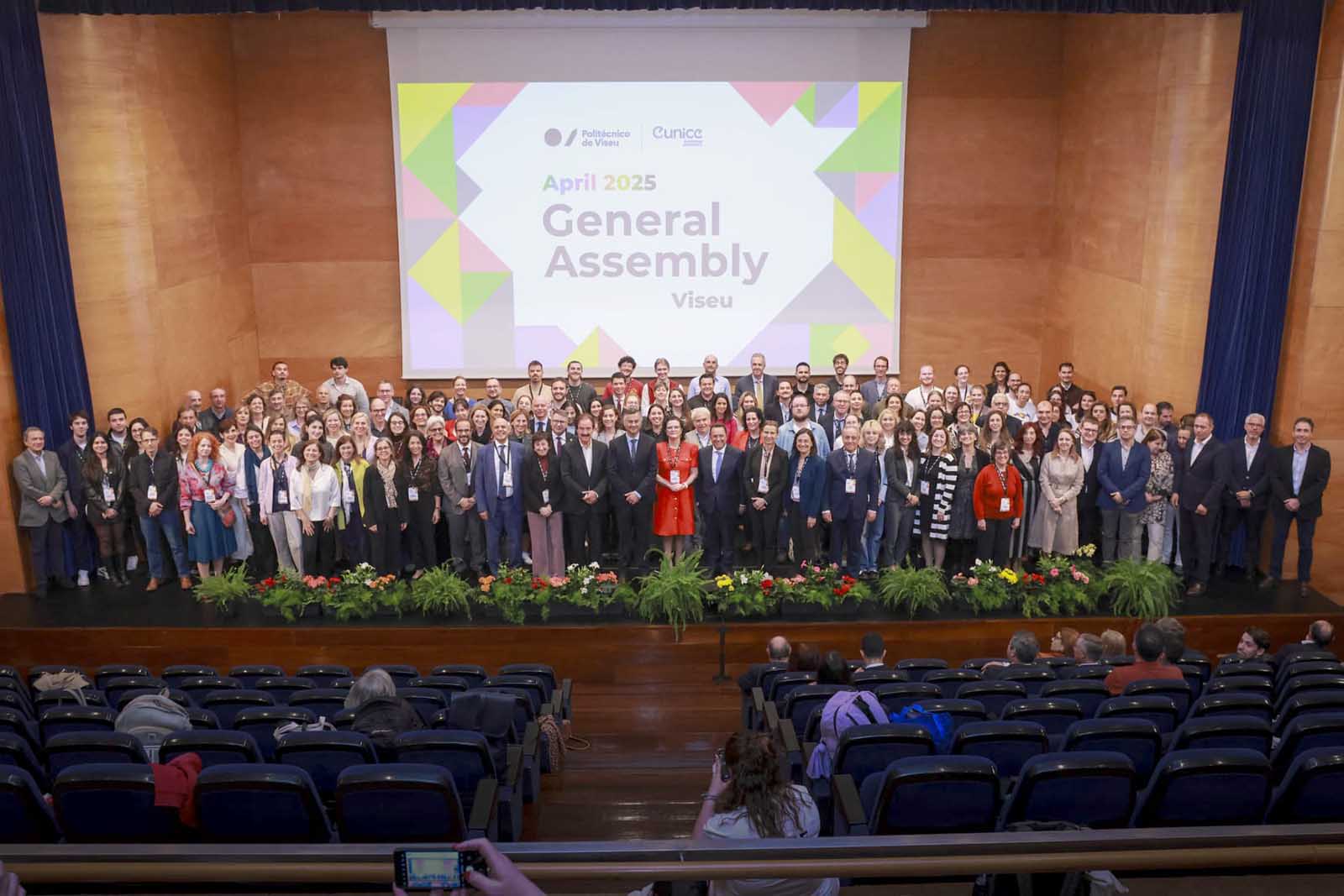 Foto di gruppo dei partecipanti alla General Assembly a Viseu
