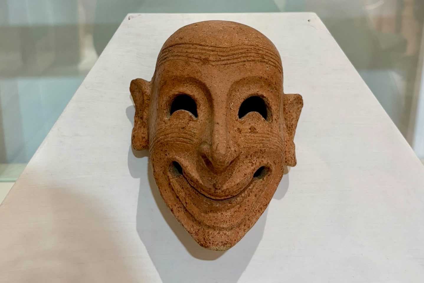 Mozia, Museo Whitaker: la cd. Maschera grottesca (o maschera ghignante) fenicio-punica in terracotta (VI sec. a.C.)
