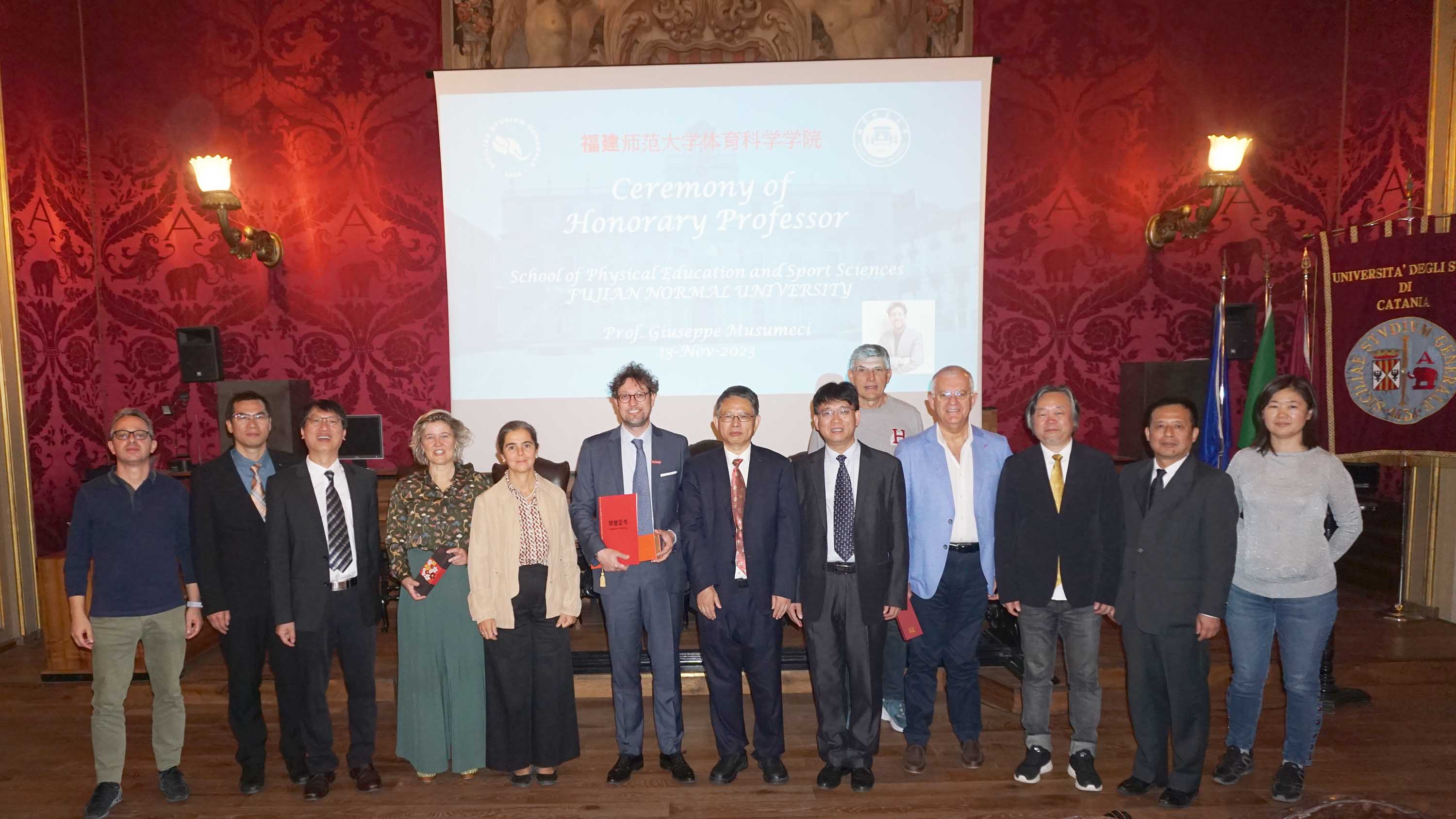 Le delegazioni dei due atenei nell'aula magna del Palazzo centrale