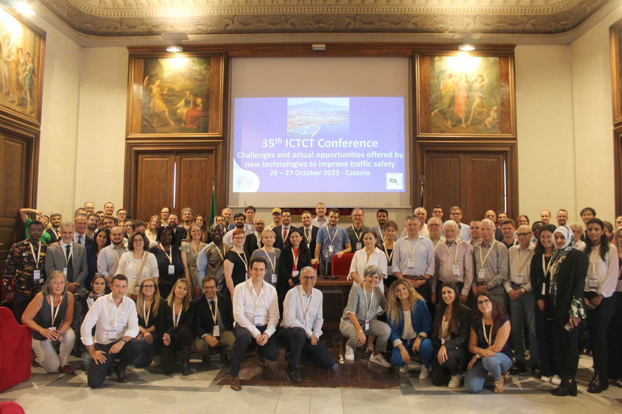 Un gruppo di partecipanti alla conferenza