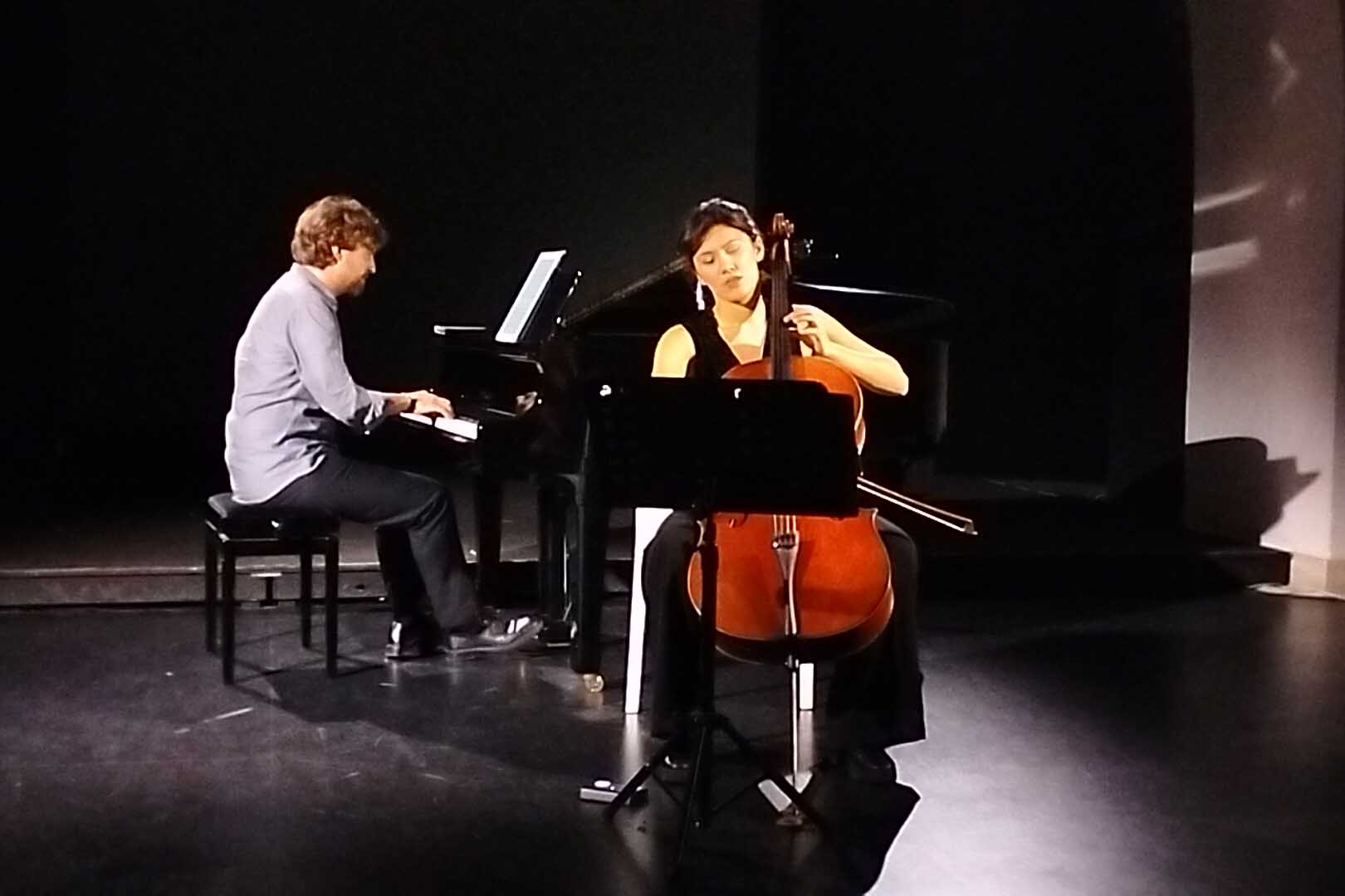 l pianista e compositore Damiano Davide e la violoncellista Cecilia Costanzo