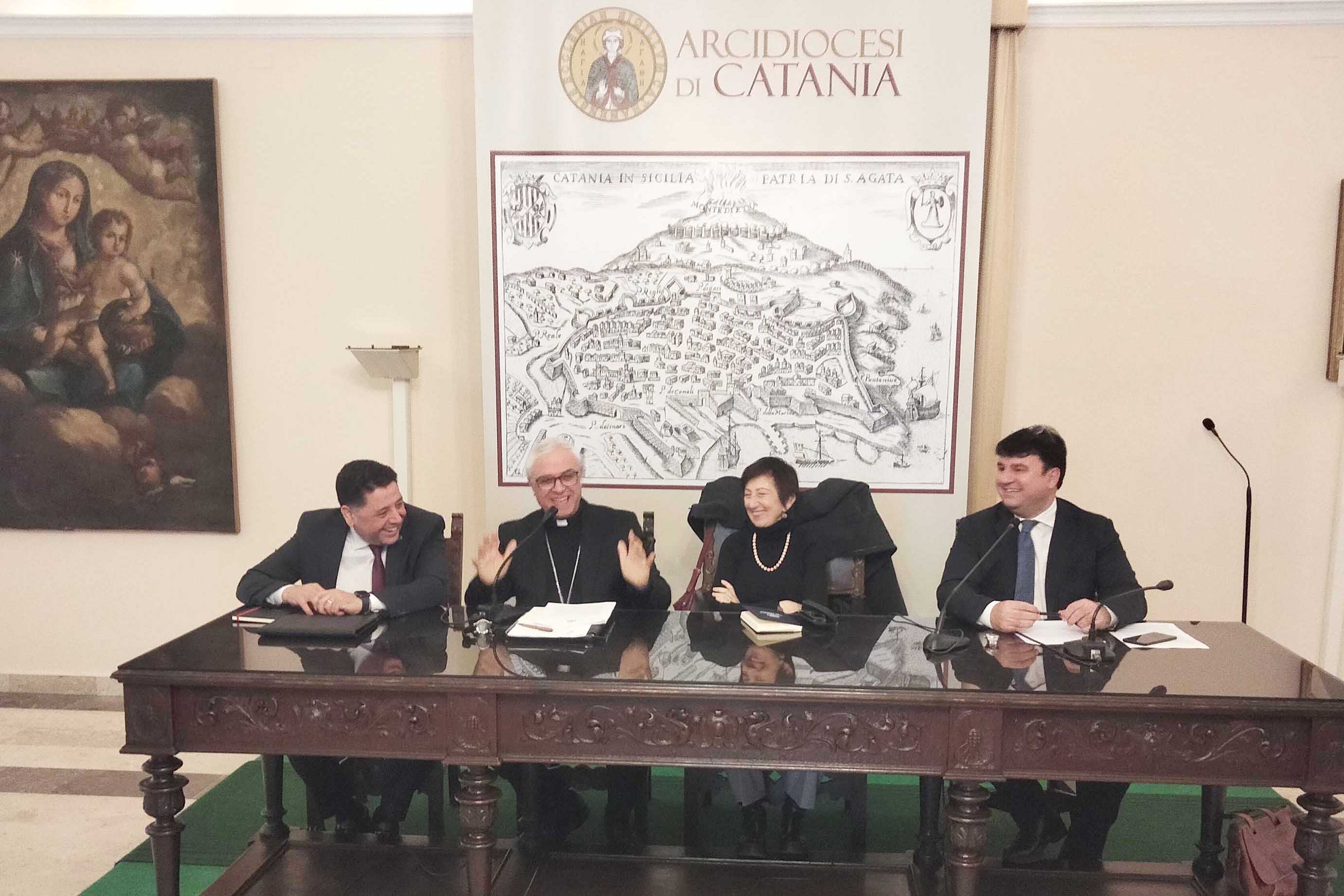 Un momento dell'intervento di mons. Luigi Renna