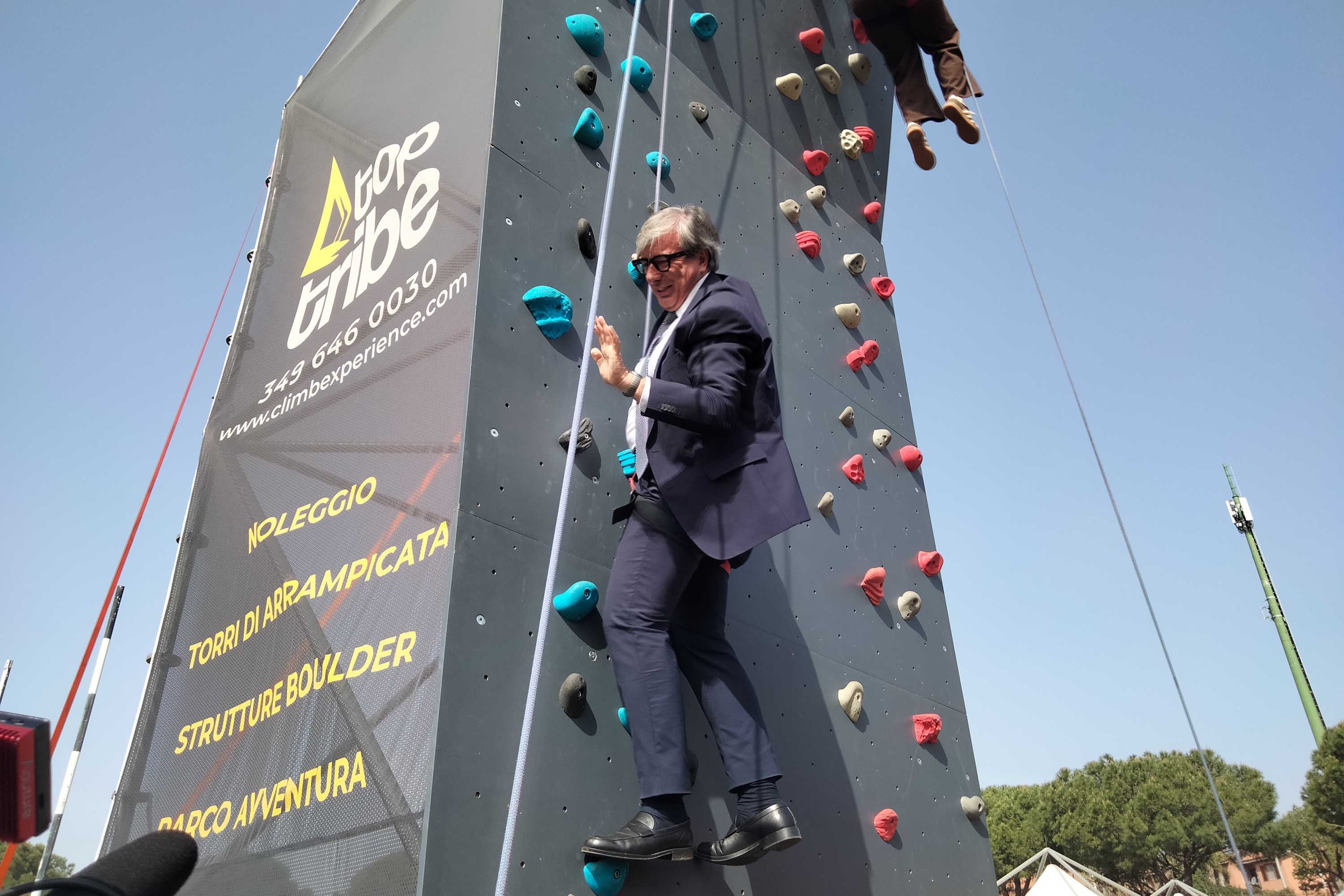 Il rettore Enrico Foti in arrampicata