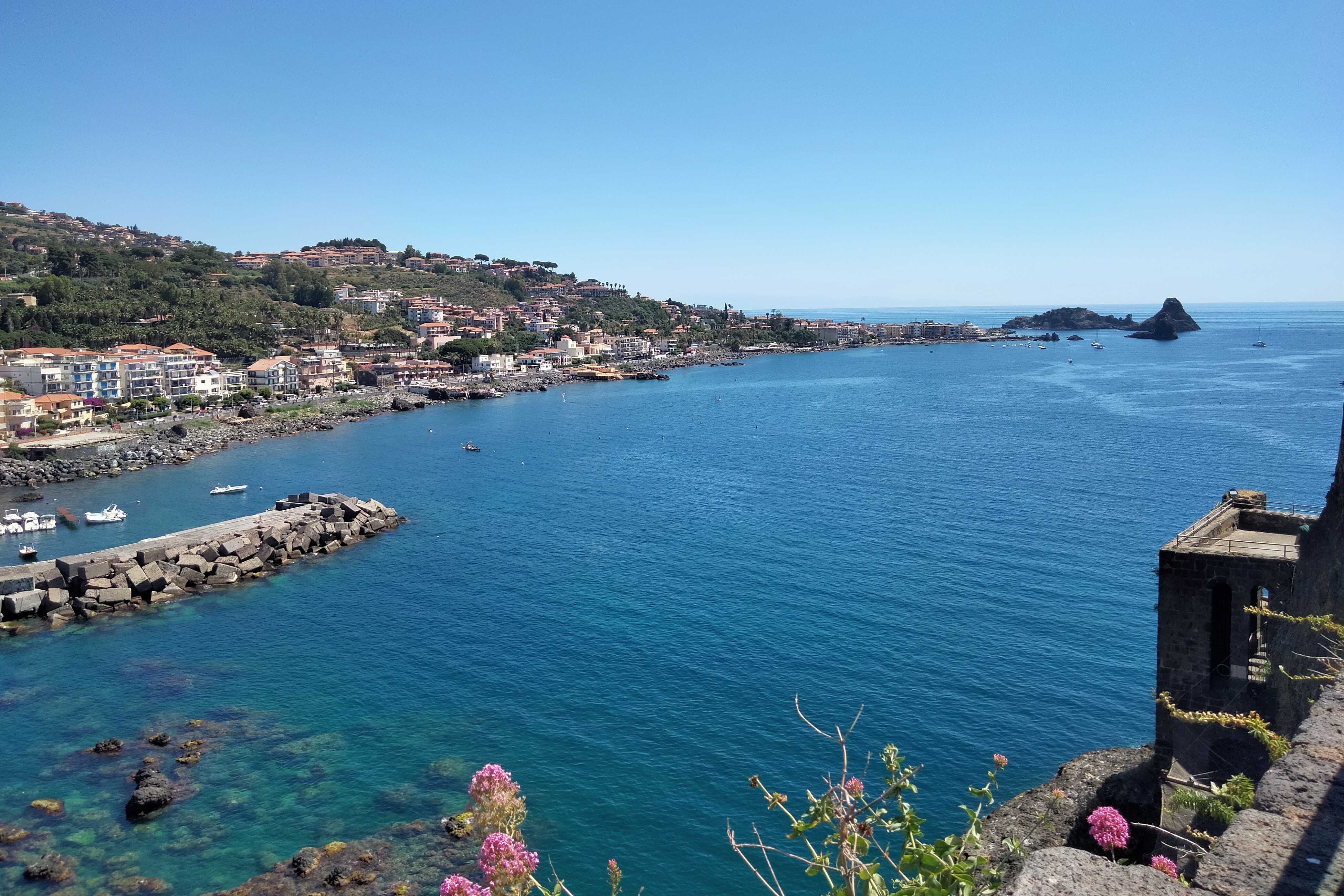 Il panorama dal Castello d'Aci