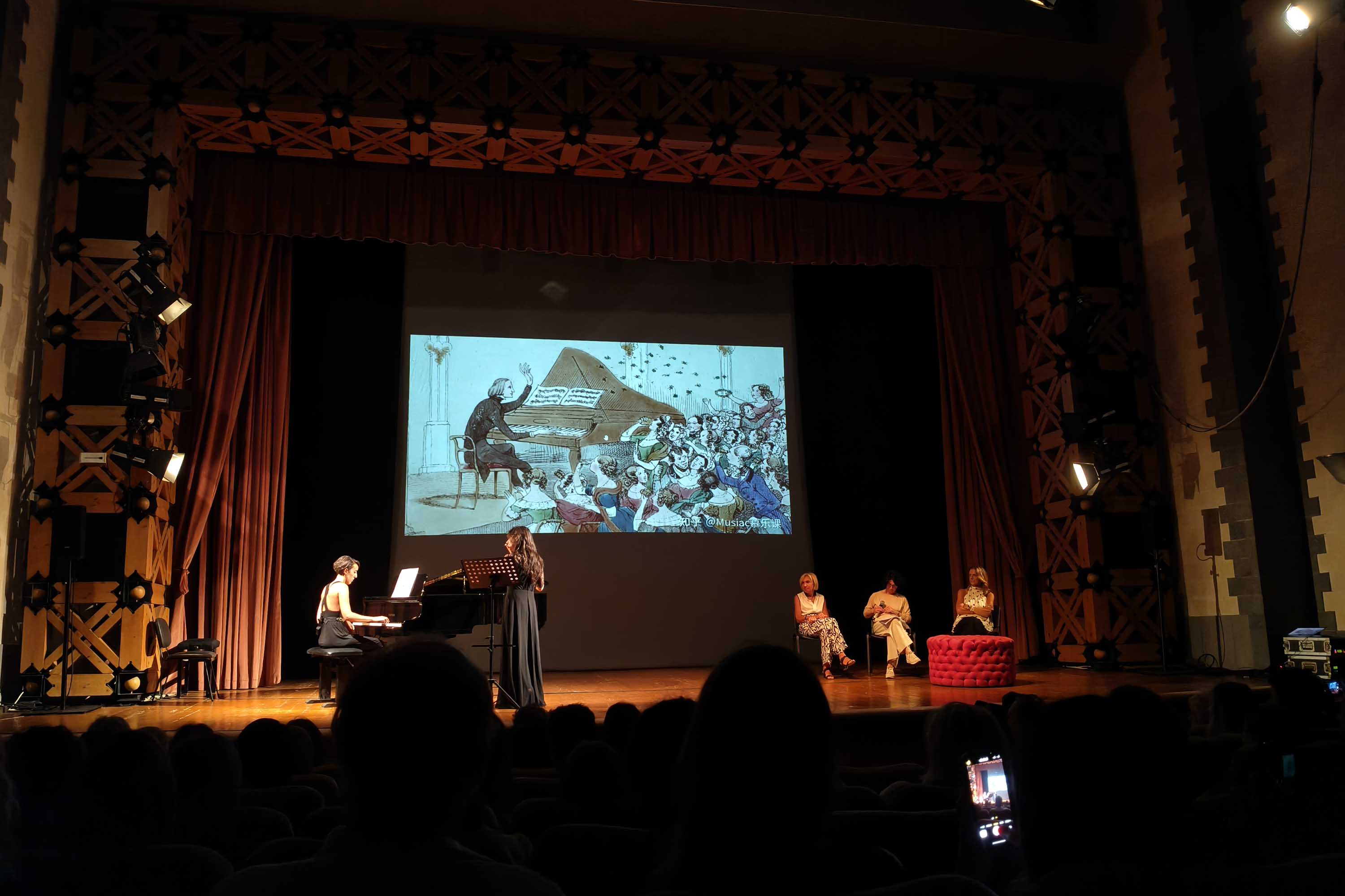 In foto da sinistra Alessandra Pafumi, Eugenia Cristina Cantone, Graziella Seminara, Maria Teresa Storino e Maria Rosa De Luca