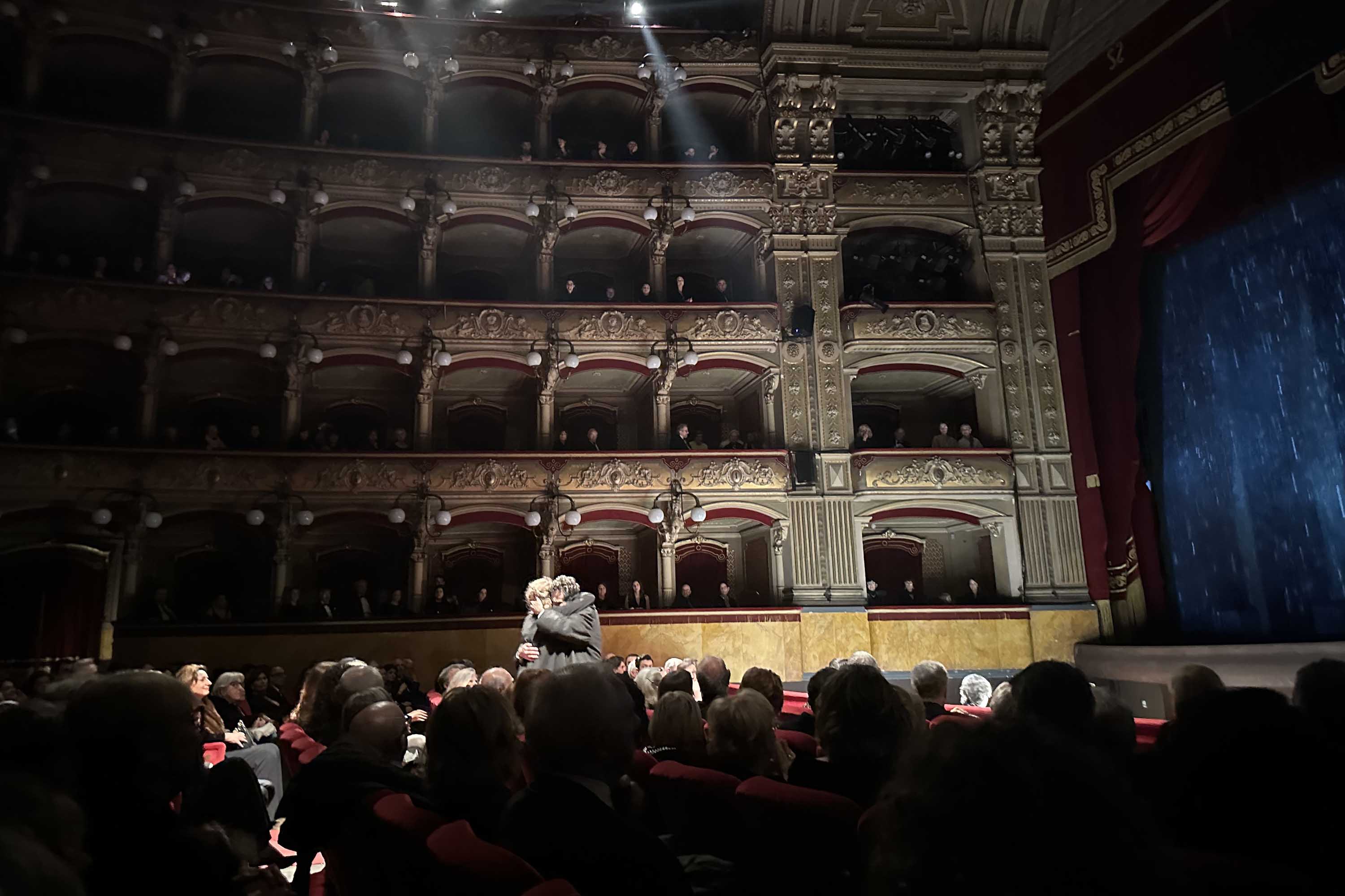 I protagonisti in mezzo alla platea