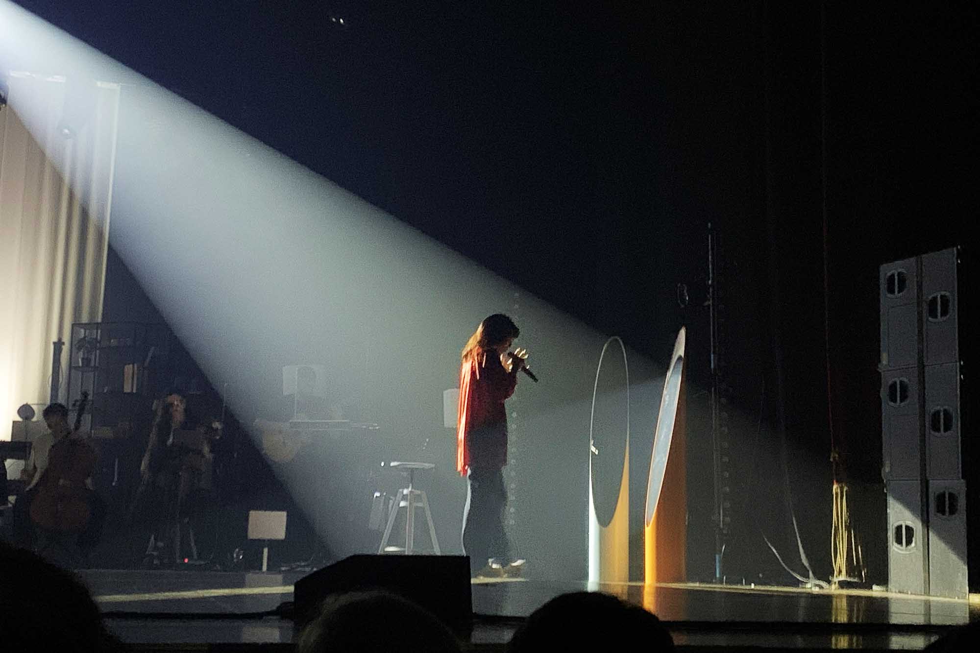 Angelina Mango e l’intima esibizione di Ioeio