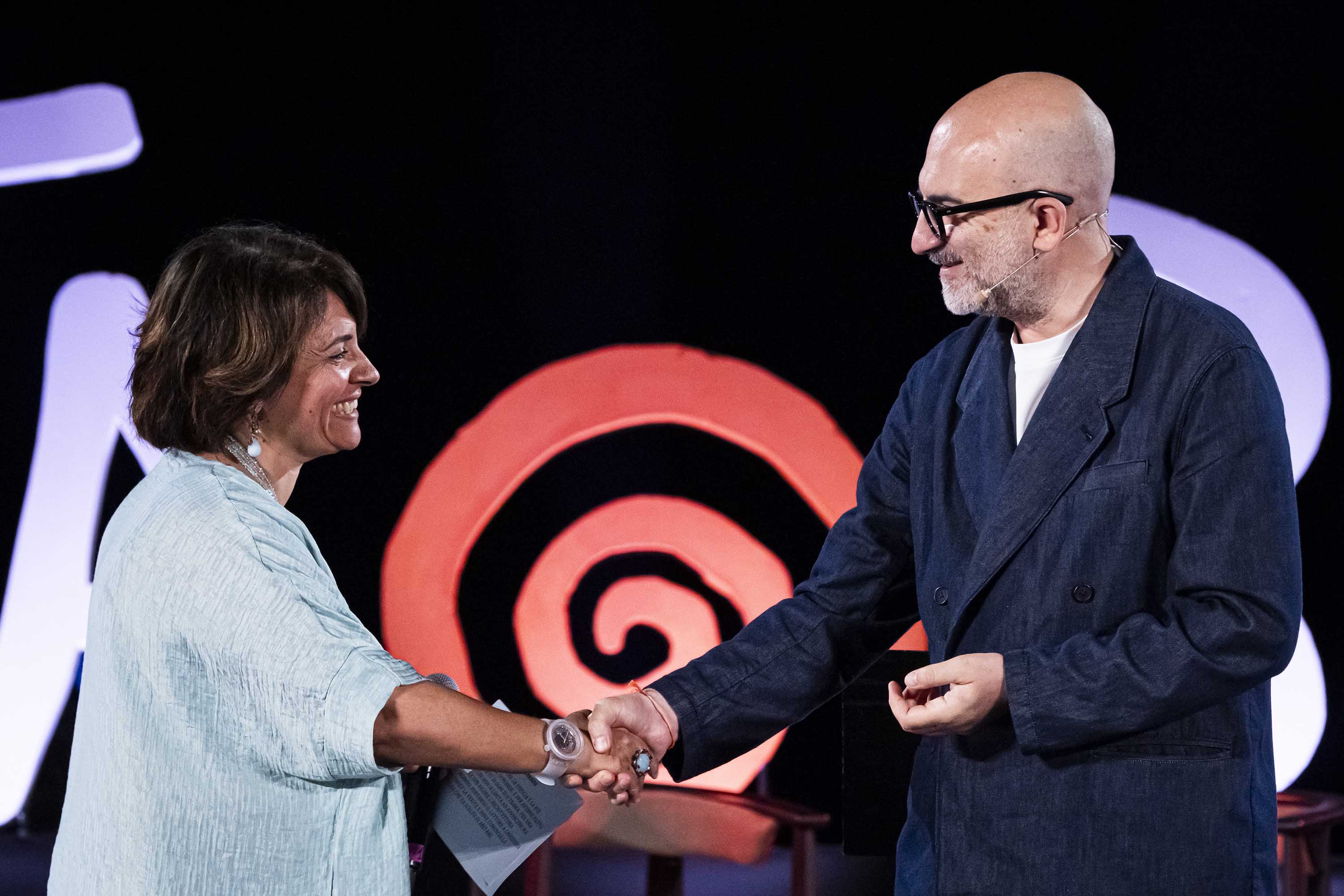 Un momento dell'incontro tra la direttrice del Disum Stefania Rimini e lo scrittore Donato Carrisi