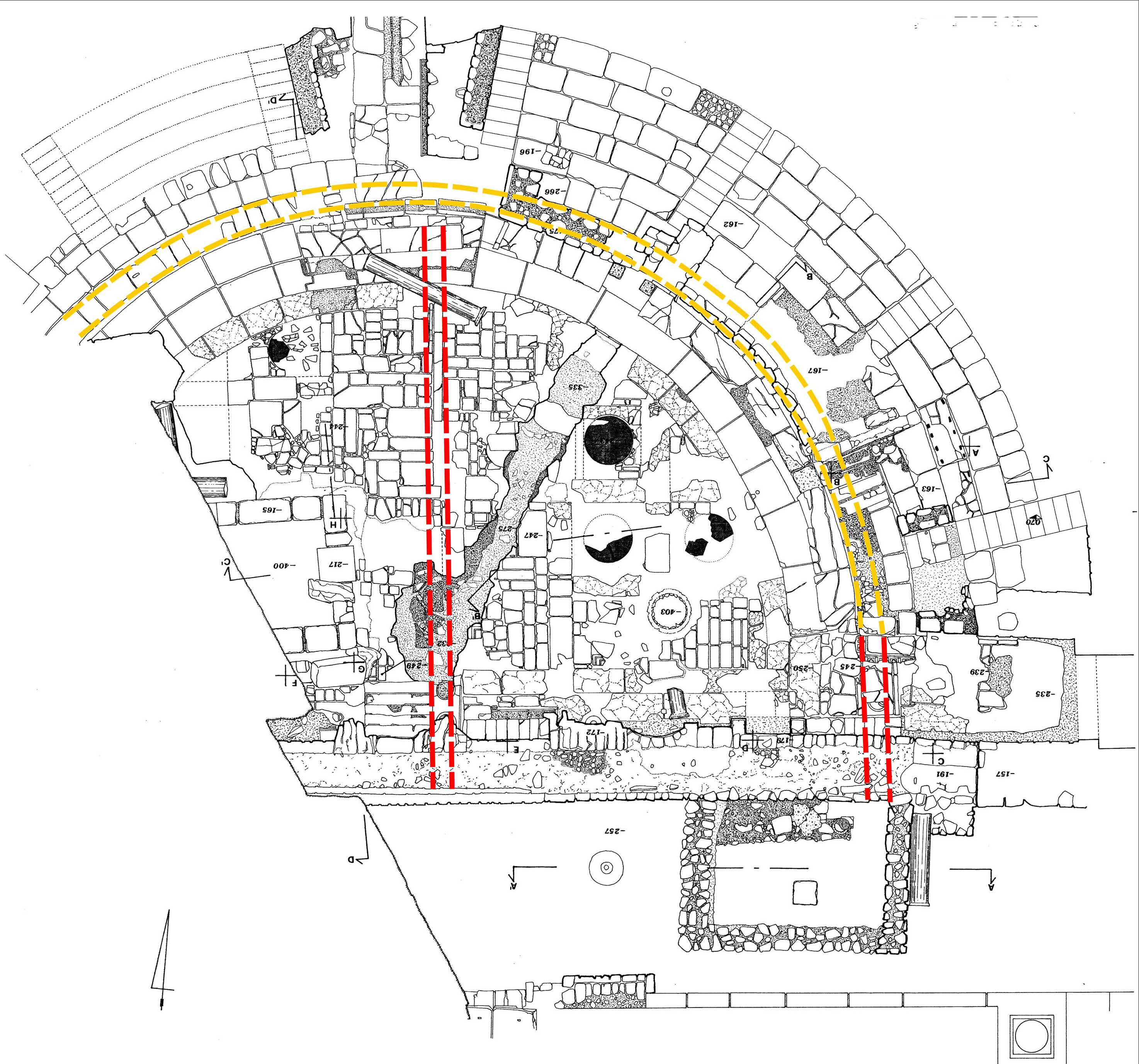 Ricostruzione planimetrica della possibile configurazione dei canali di drenaggio sotto il livello dell'orchestra del Teatro Antico di Catania (rilievo con tecnologia laser scanner nell'ambito del "Progetto per la valorizzazione e l'incremento dell'utilizzo del Teatro Romano e delle Terme della Rotonda di Catania", Regione Siciliana - Assessorato ai Beni Culturali e all'Identità Siciliana, 30 maggio 2015). Le sezioni sotterranee individuate tramite georadar sono indicate con linee tratteggiate rosse, mentre il tracciato dell'euripo è indicato da una linea tratteggiata gialla