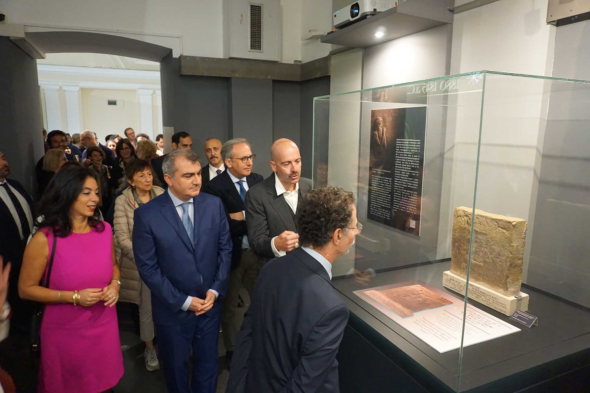 Un momento della cerimonia di inaugurazione della mostra