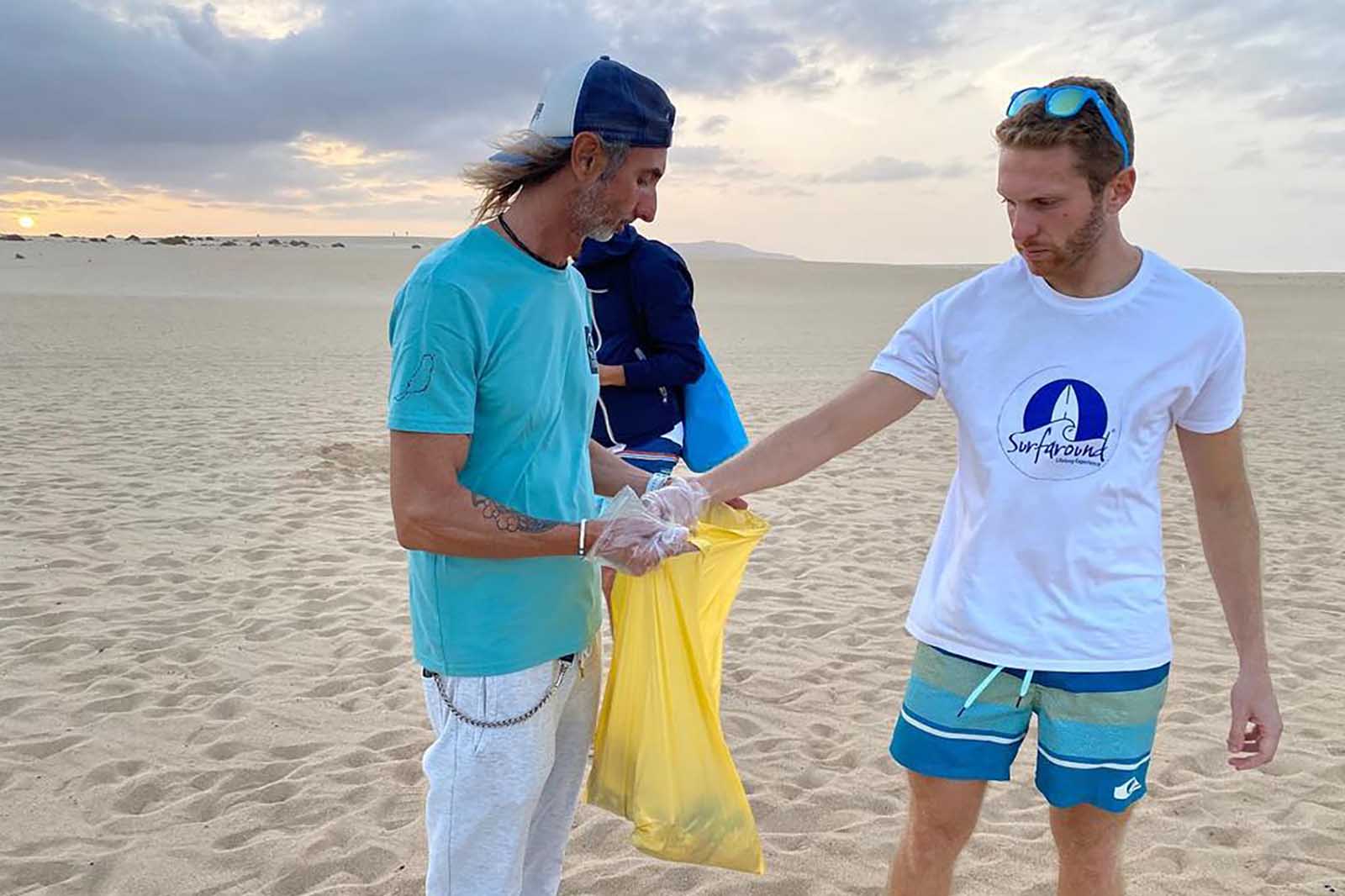 Attività collaterali, pulizia della spiaggia 